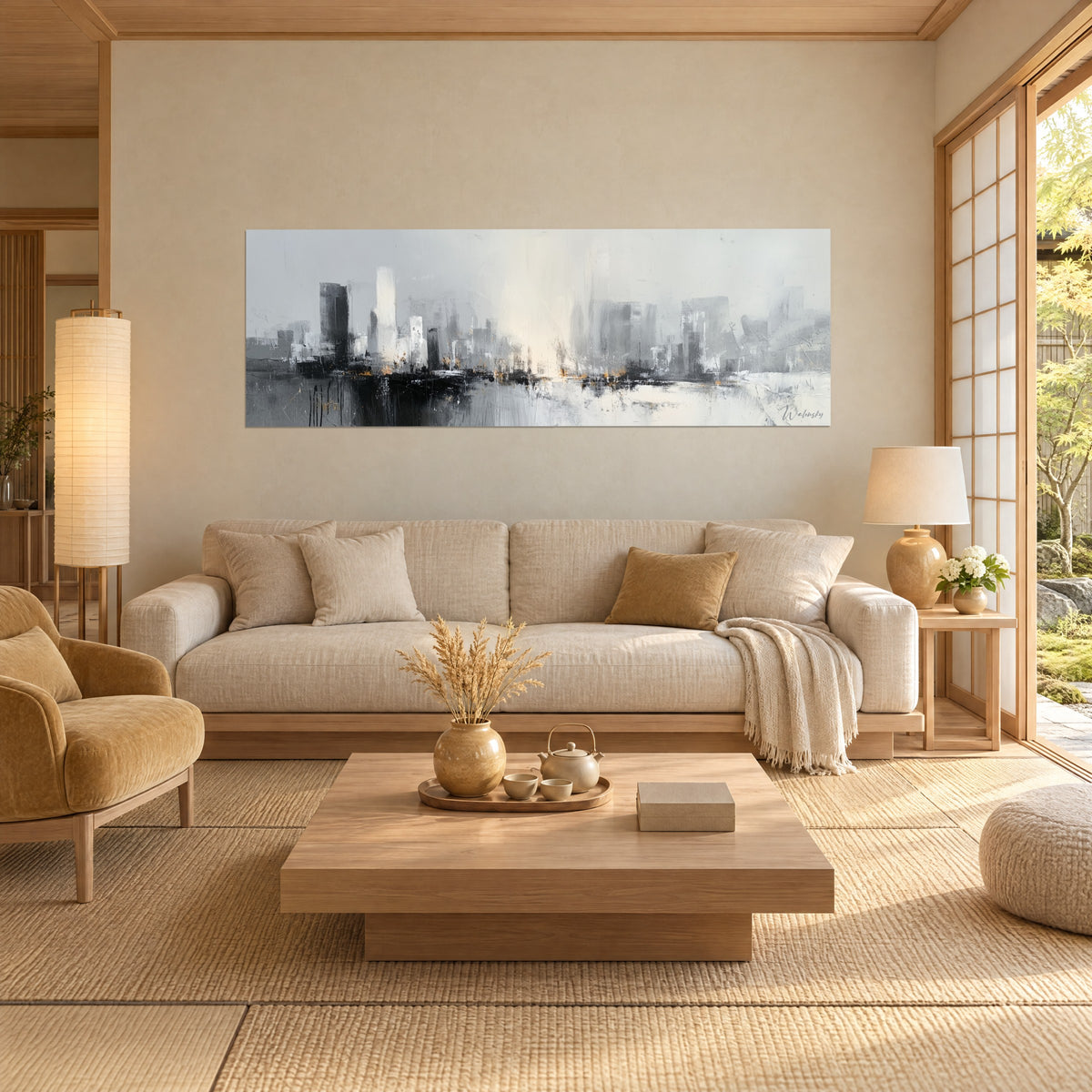 Quadro skyline nebbiosa grigia e bianca con torri sfumate, riflessi neri sull'acqua, sopra un divano in un soggiorno luminoso