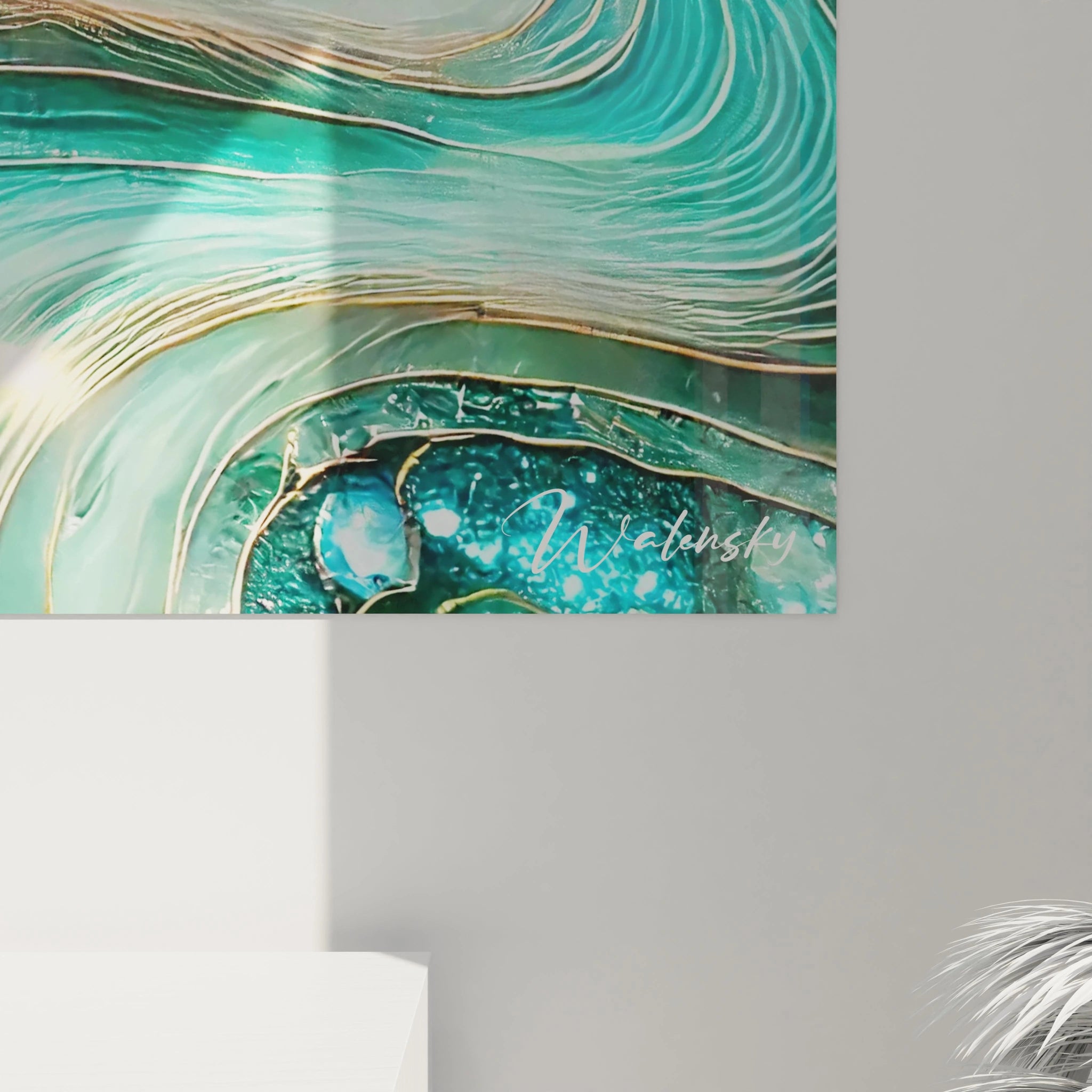 Chaque détail du tableau style epoxy révèle des couches de résine et de lumière. Les courbes bleues et vertes créent une illusion de mouvement, capturant la beauté pure de l’eau.