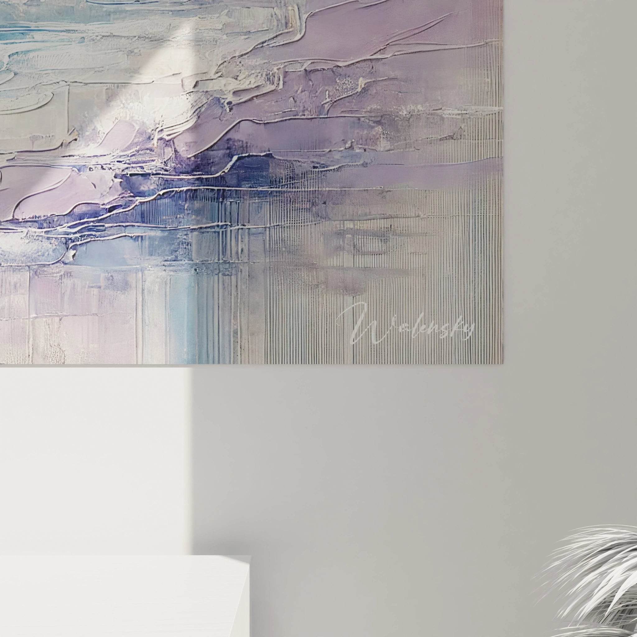 Vue rapprochée du tableau "Vagues de Lavande". Les détails des coups de pinceau révèlent la profondeur et le mouvement fluide de l'océan sous une lumière éthérée. 🎨🌌