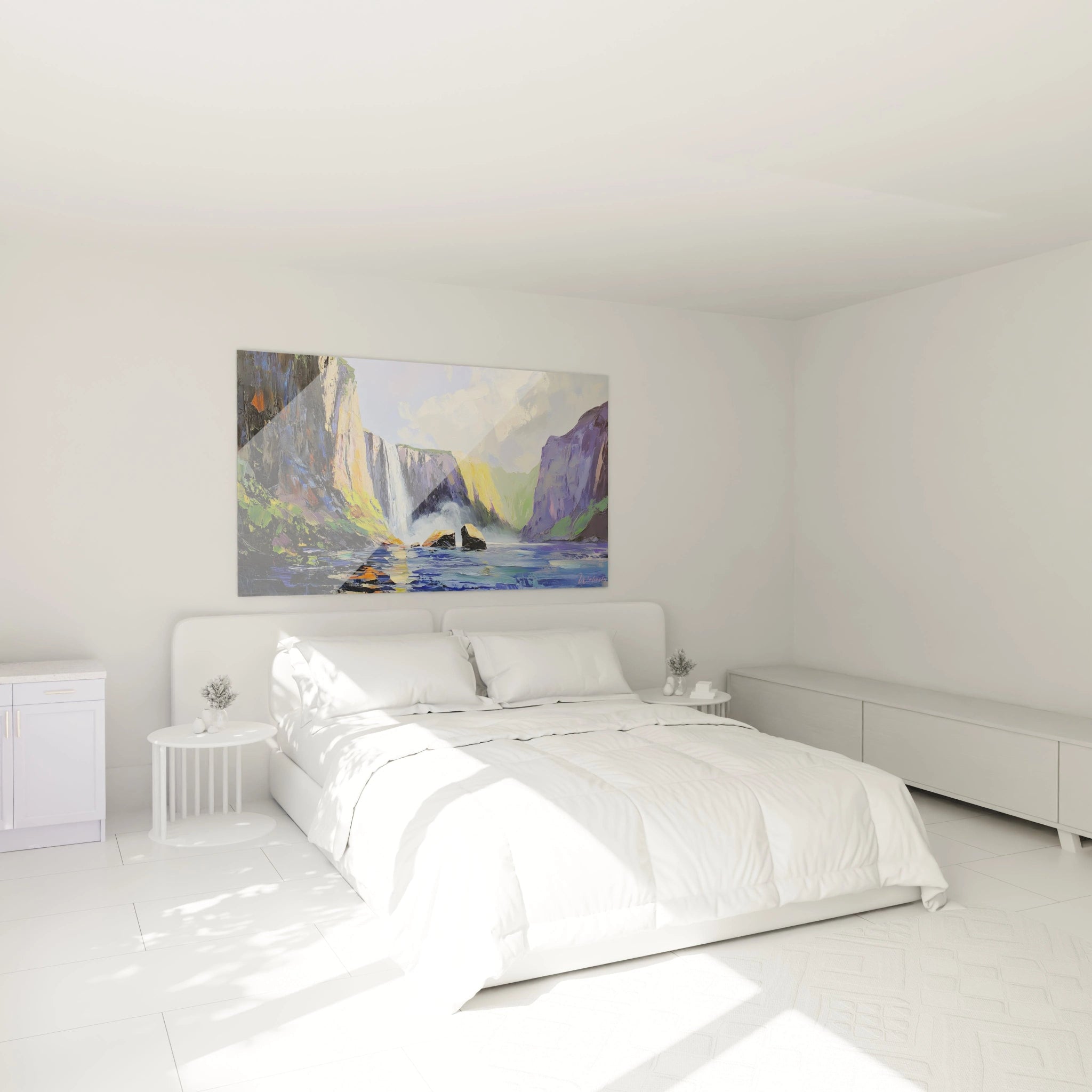 Un tableau cascade montrant un paysage alpin dramatique avec une chute d'eau centrale, des parois rocheuses aux teintes violettes et jaunes, deux rochers massifs dans le bassin d'eau bleu profond, et un ciel nuageux lumineux en arrière-plan.