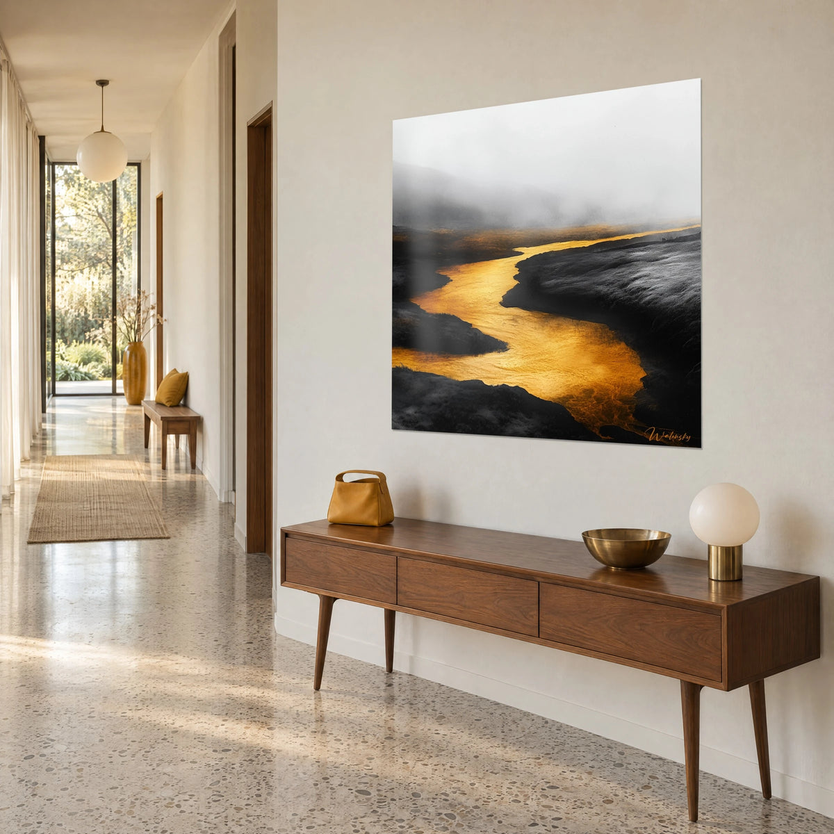 Abstraktes expressionistisches Gemälde von Walensky mit einer Landschaft in Gold- und Schwarztönen an einer weißen Wand