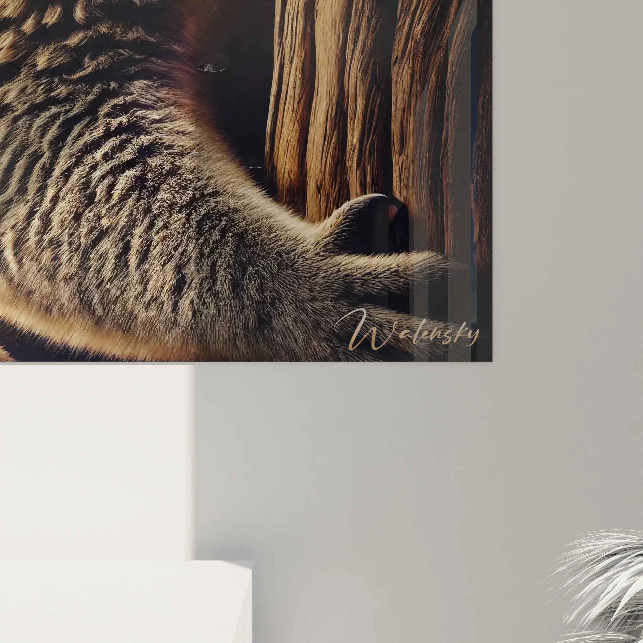 Vue de pres, le tableau koala devoile des details epoustouflants dans le pelage et l'ecorce. Une piece parfaite pour apporter de la chaleur et de la serenite dans un interieur.