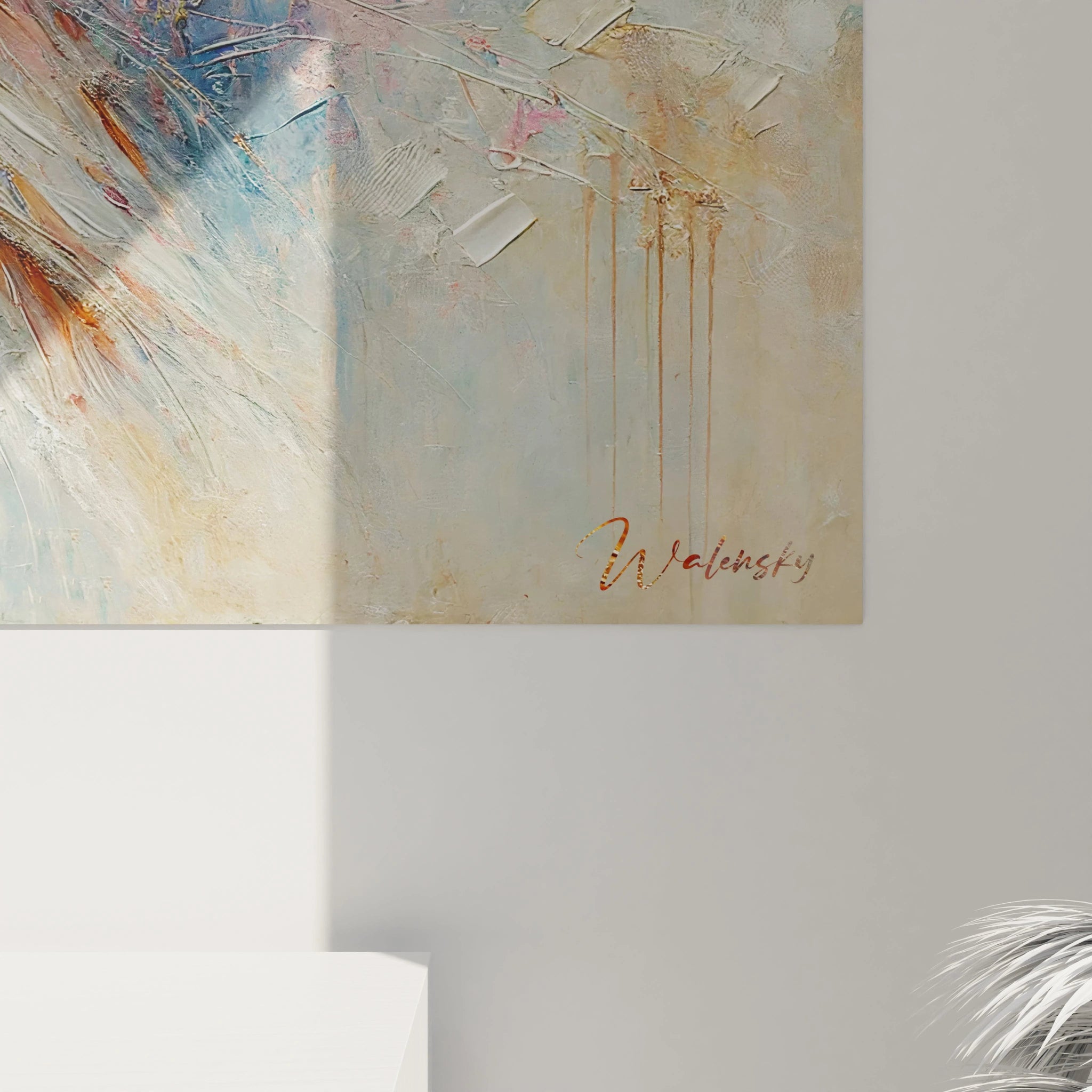 Gros plan du tableau hibou mettant en valeur la finesse des details et les couleurs douces. Un choix ideal pour une decoration chaleureuse et elegante.