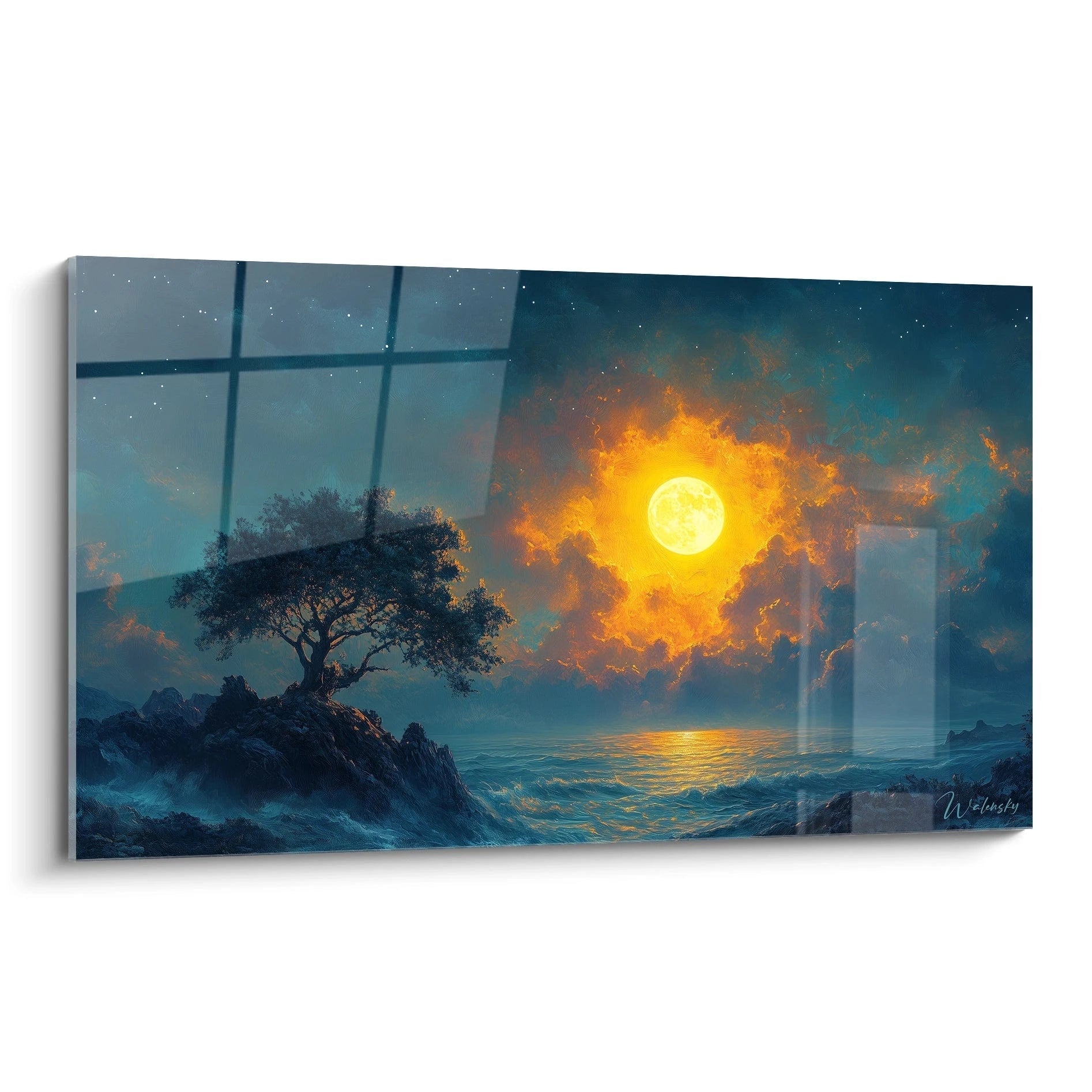 Un tableau paysage nocturne présentant un arbre solitaire sur un promontoire rocheux face à une pleine lune dorée illuminant un océan agité, avec des reflets jaunes sur l'eau et un ciel bleu profond parsemé d'étoiles.