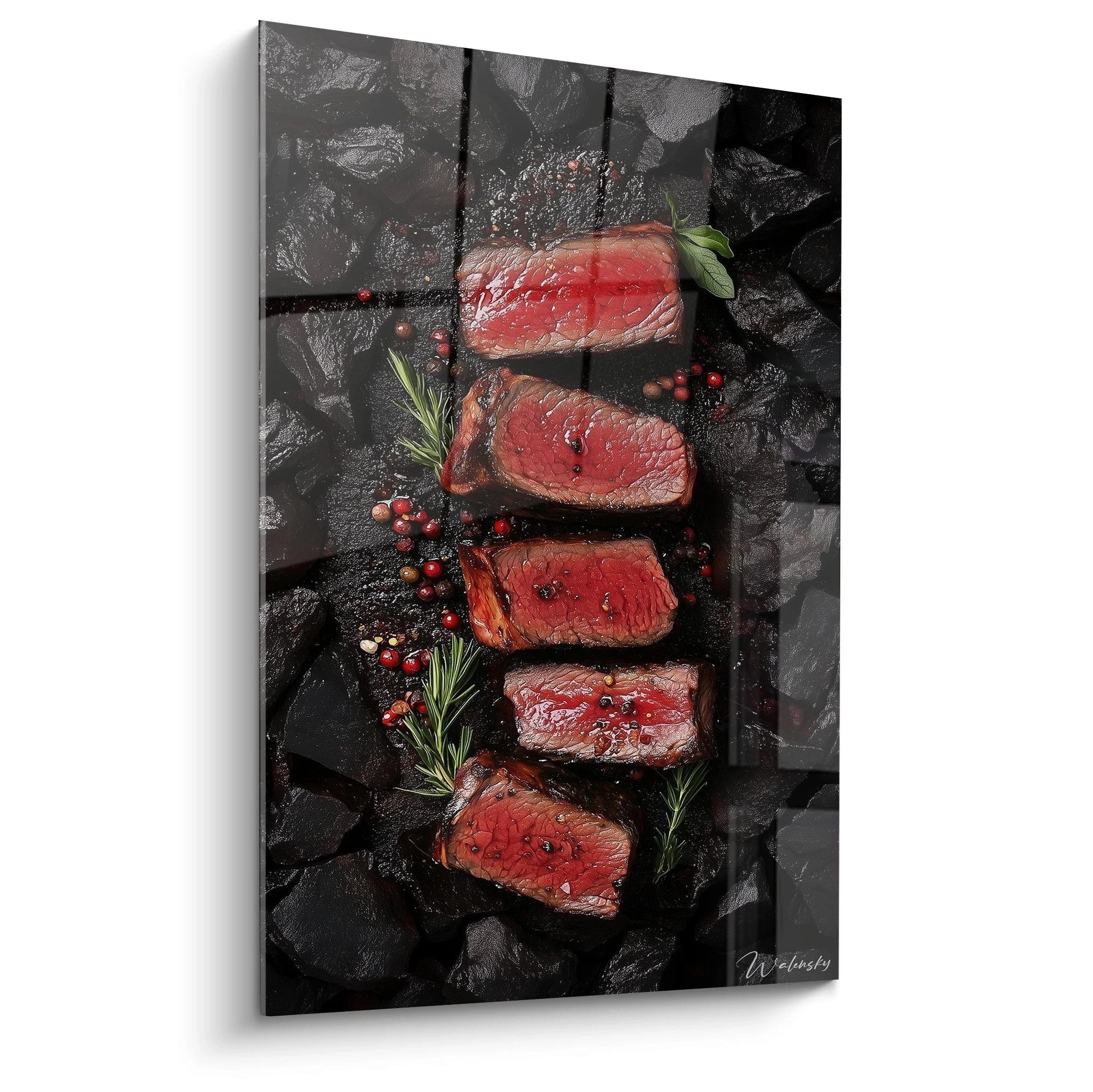 Un tableau viande représentant plusieurs morceaux de viande rouge saignante, grillés, disposés sur un fond noir texturé, avec des épices éparpillées et des herbes vertes pour le contraste.