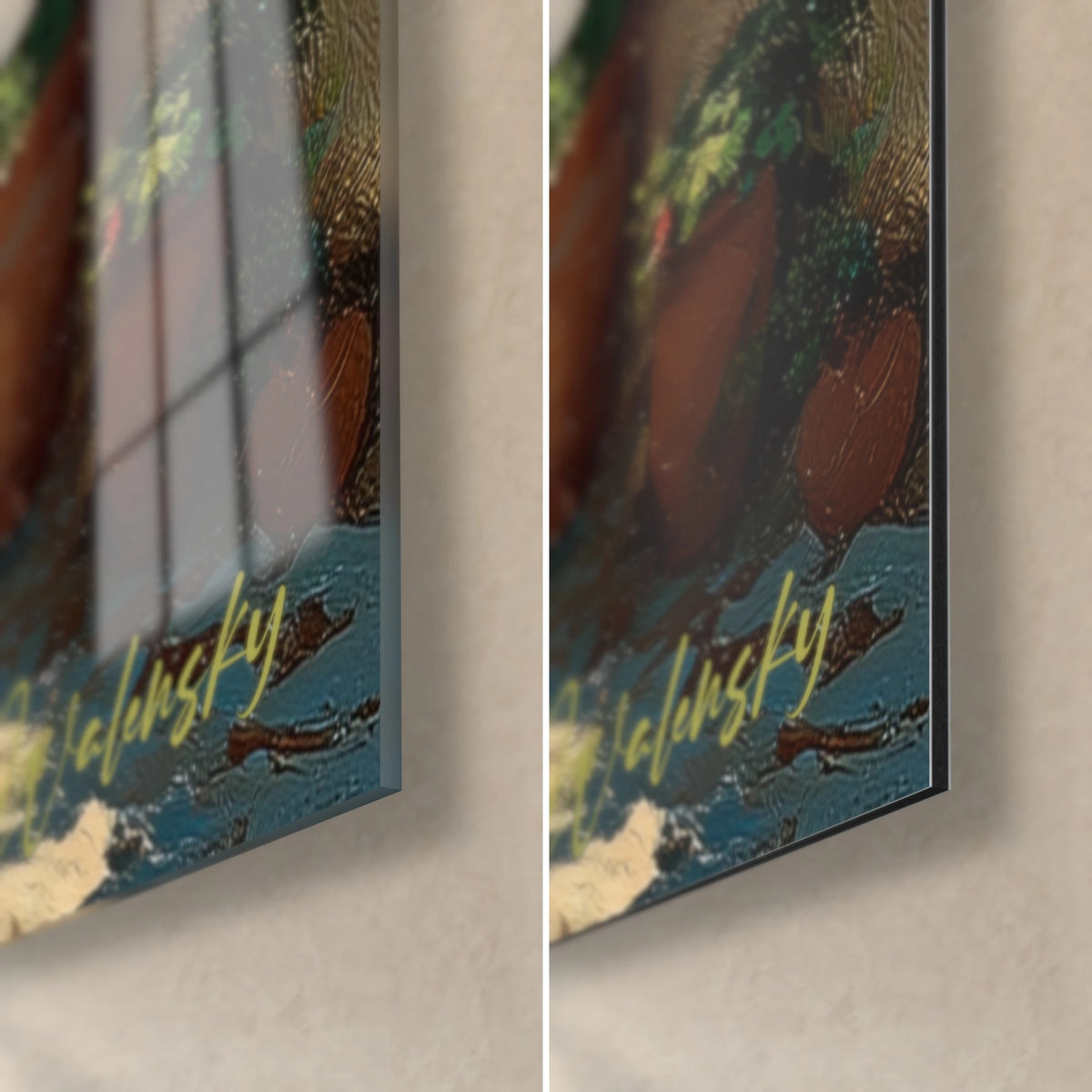 Gemälde einer ockerfarbenen Gasse mit rotbrauner Backsteinfassade, Detail unten rechts: glänzendes Acrylglas links, matteres Alu-Dibond rechts