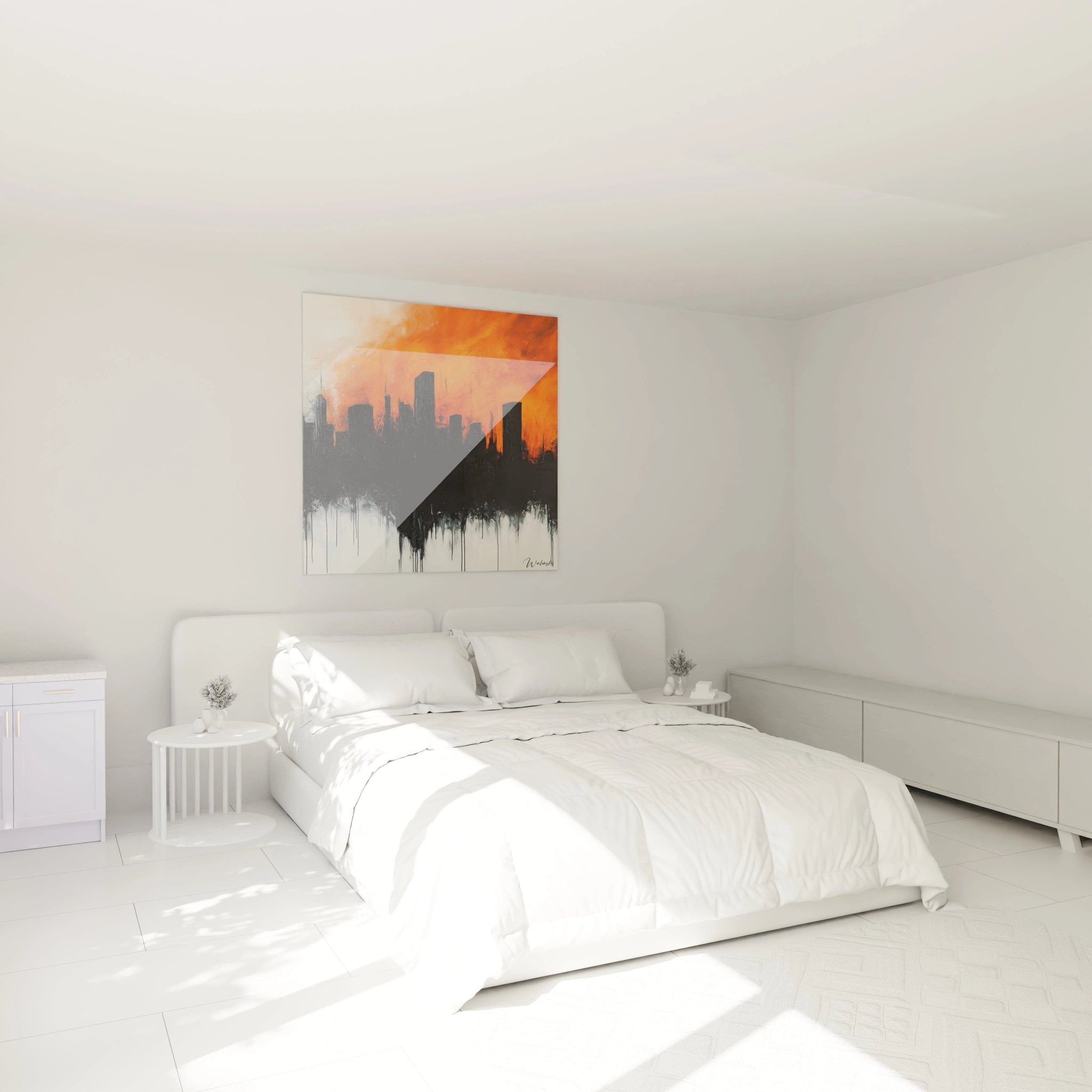 Tableau New York Walensky avec silhouette urbaine en noir et orange accroché au-dessus du lit dans chambre moderne blanche