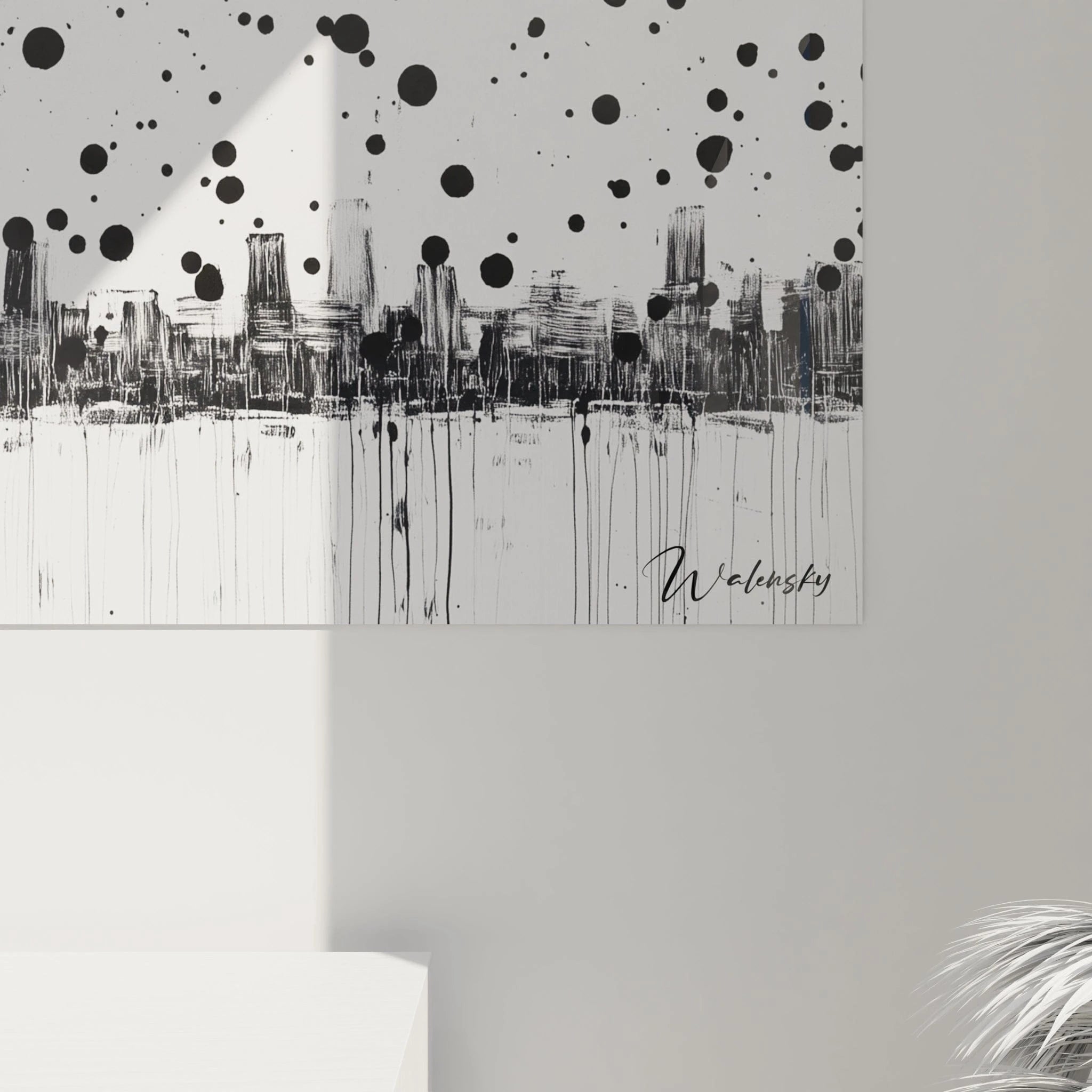 Tableau tacheté noir et blanc de Walensky représentant une ville moderne avec des éclaboussures artistiques