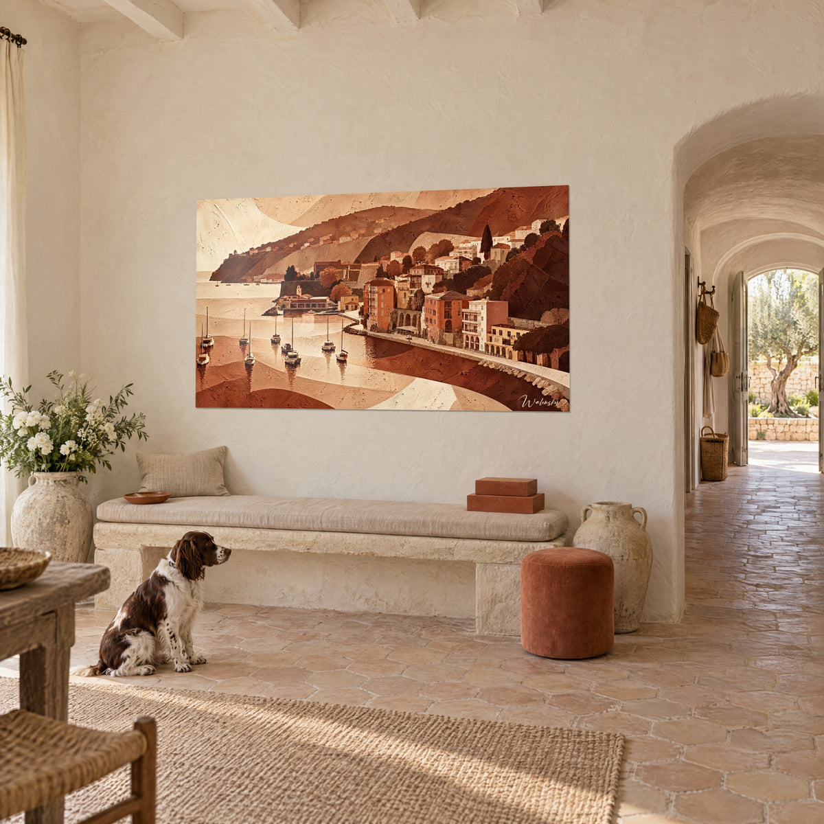 Port provençal aux nuances ocre et sable, au-dessus d'un canapé dans un salon lumineux
