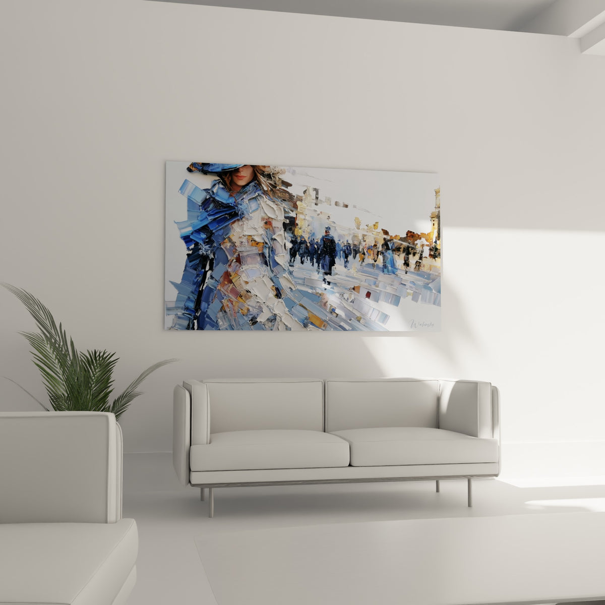 Portrait fragmenté bleu ardoise et blanc perle, avenue dorée en arrière-plan, au-dessus d'un canapé dans un salon lumineux