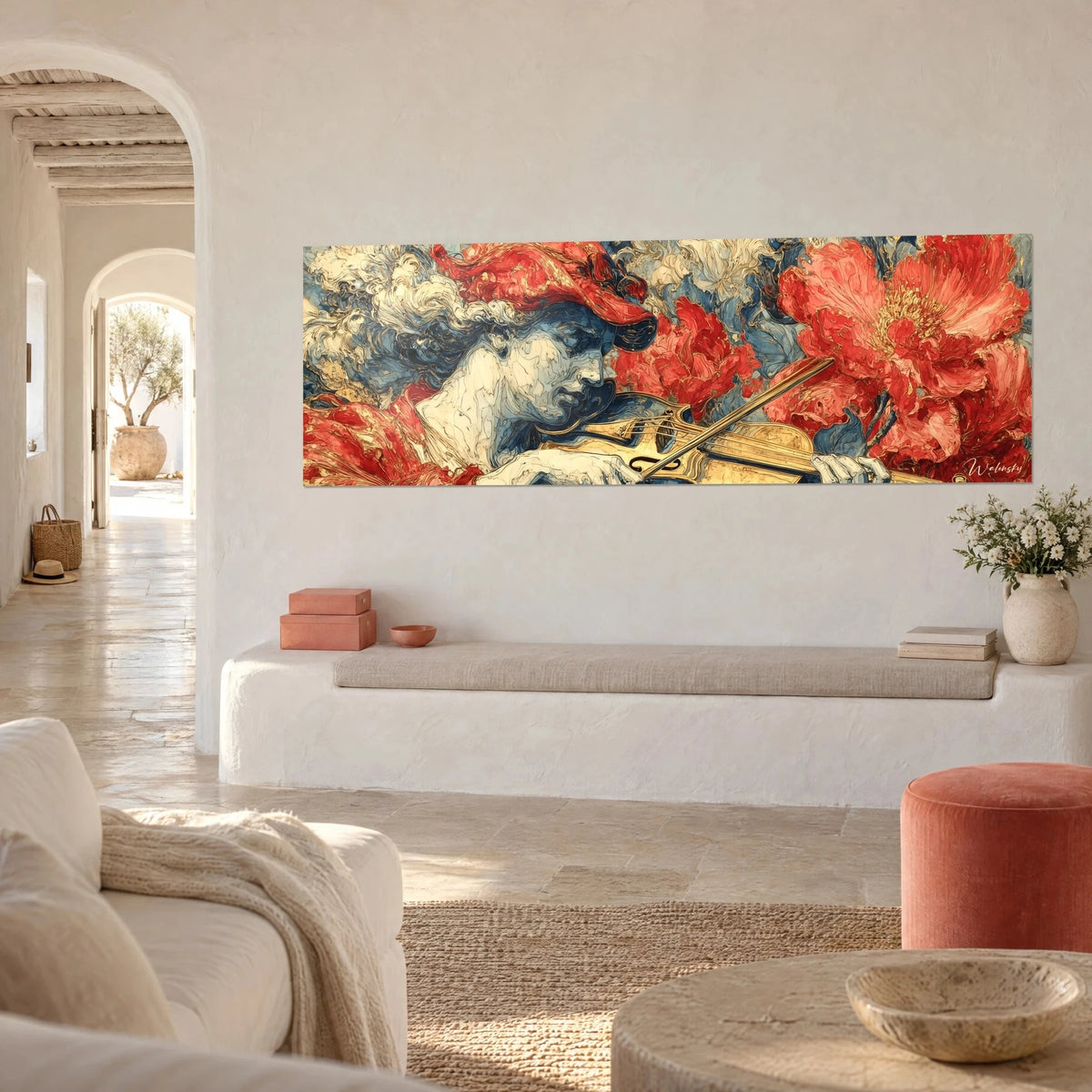 Obraz muzyk w pruskim błękicie grający na skrzypcach wśród dużych koralowych i kremowych kwiatów, widok z trzech czwartych, śródziemnomorski dom