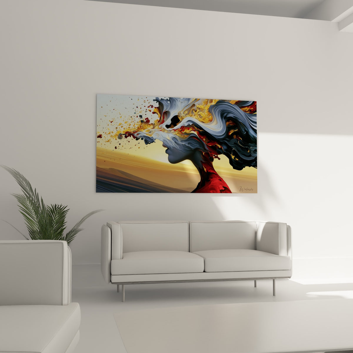 Chevelure ocre et anthracite du Visage abstrait suspendue au-dessus d'un canapé dans un salon lumineux