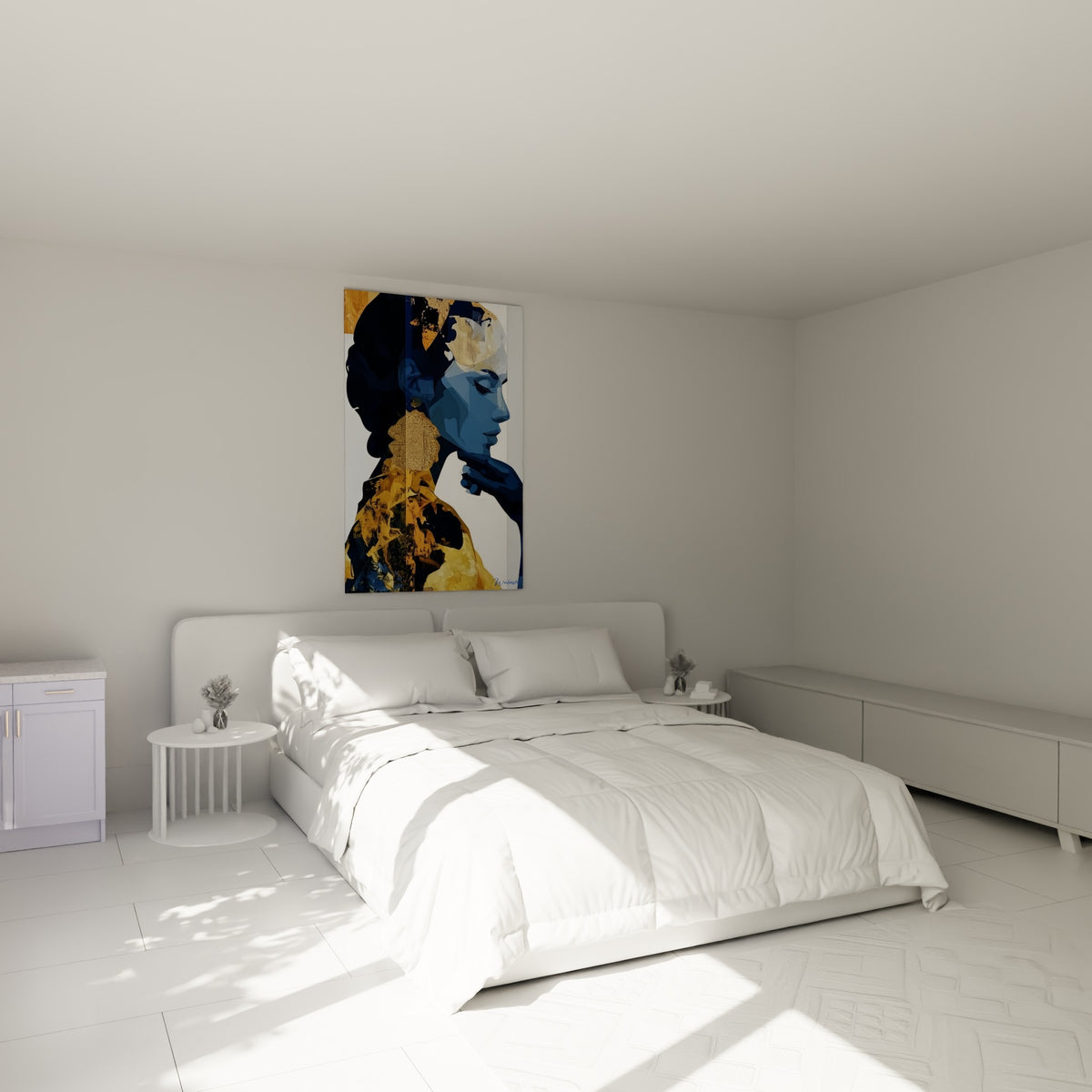 Profil féminin bleu marine et doré du Visage abstrait, au-dessus d'un lit dans une chambre claire