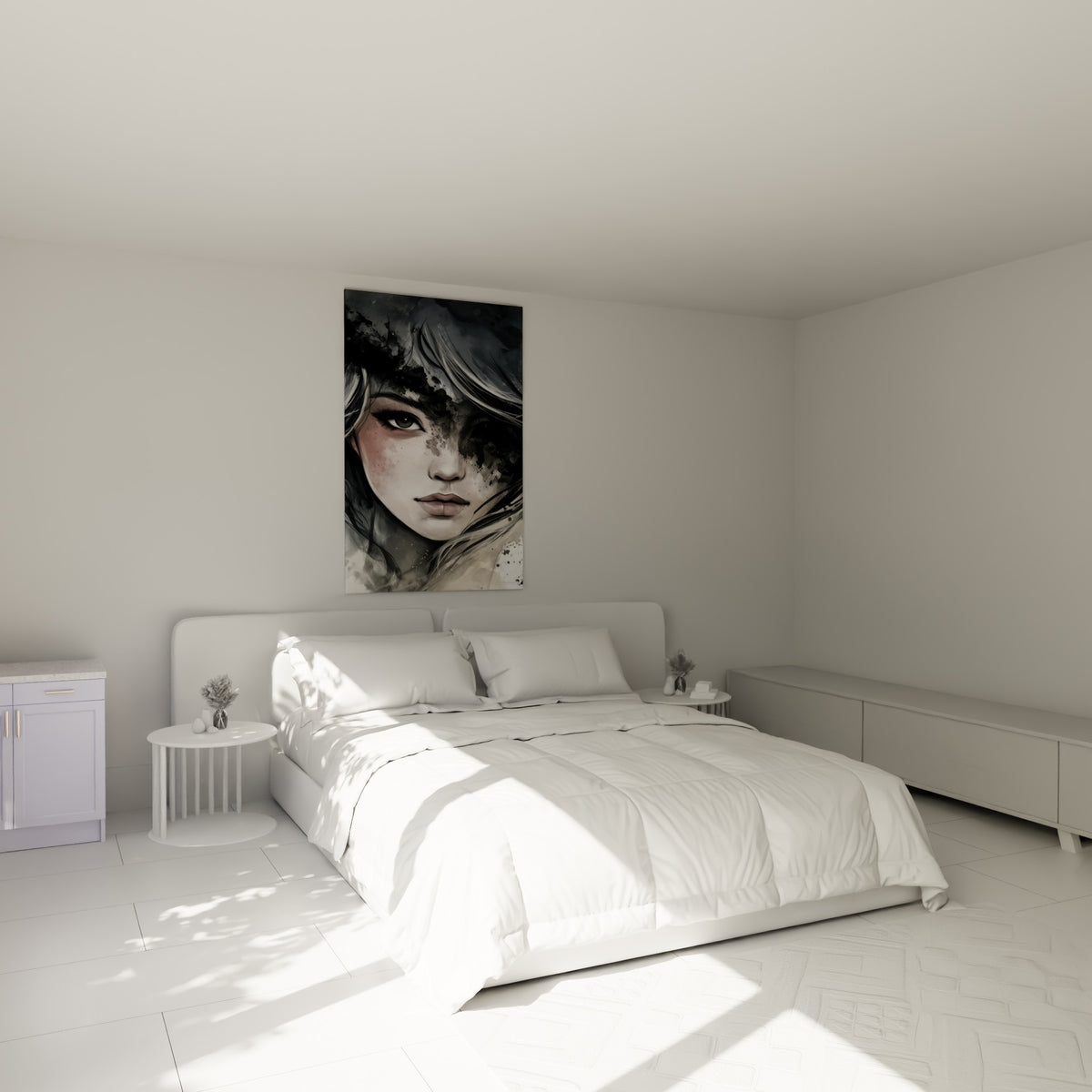 Visage abstrait aux cheveux gris et noirs éclaboussés, accroché au-dessus d'un lit dans une chambre claire