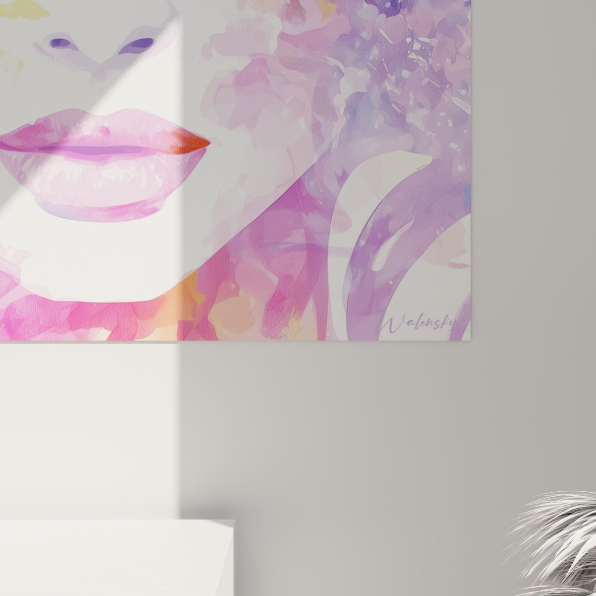 Coulures roses et violettes se mêlant au grain de la toile, détail des yeux marron peints à l'aquarelle