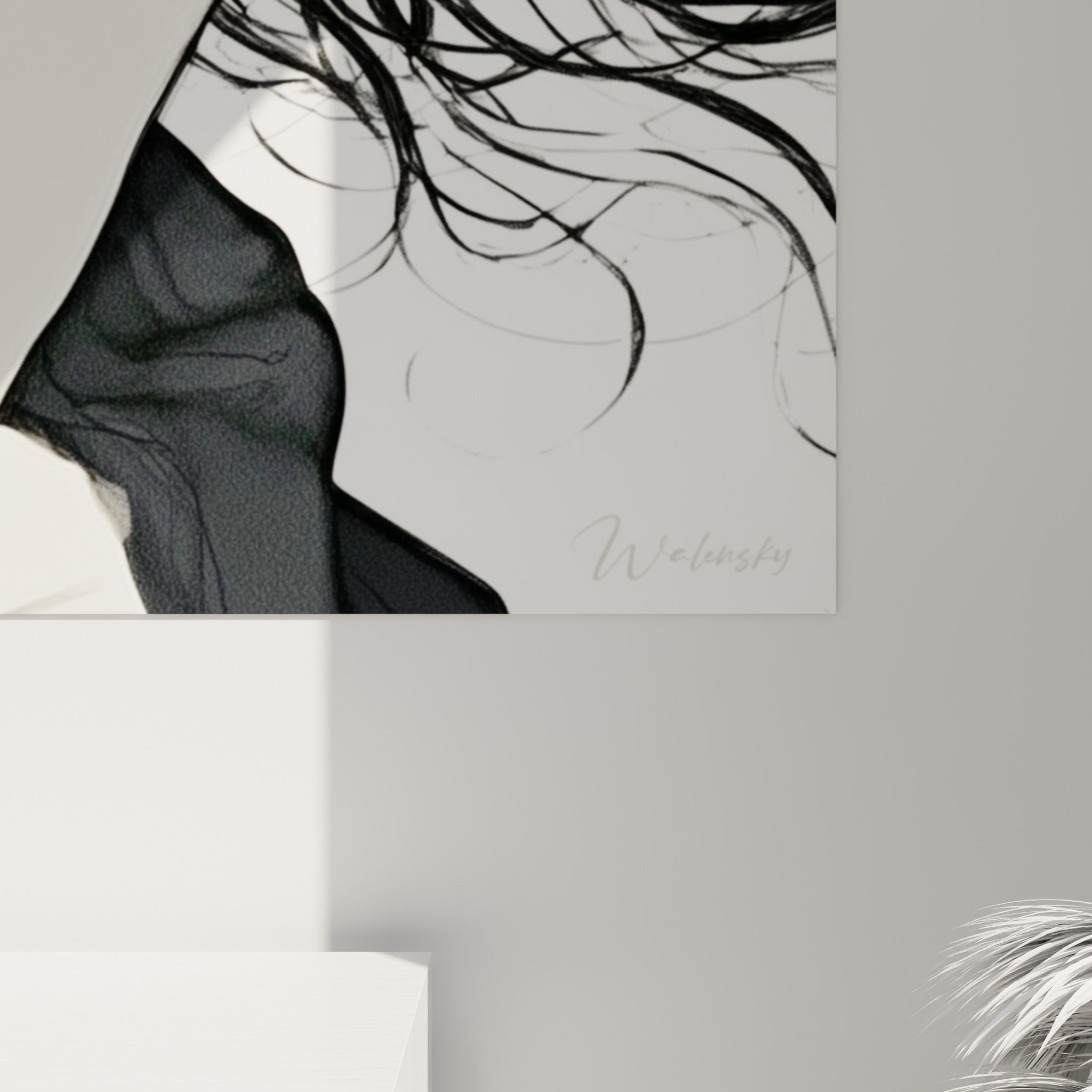 Détail des mèches noires entrelacées et du grain de l'impression sur fond ivoire du visage abstrait