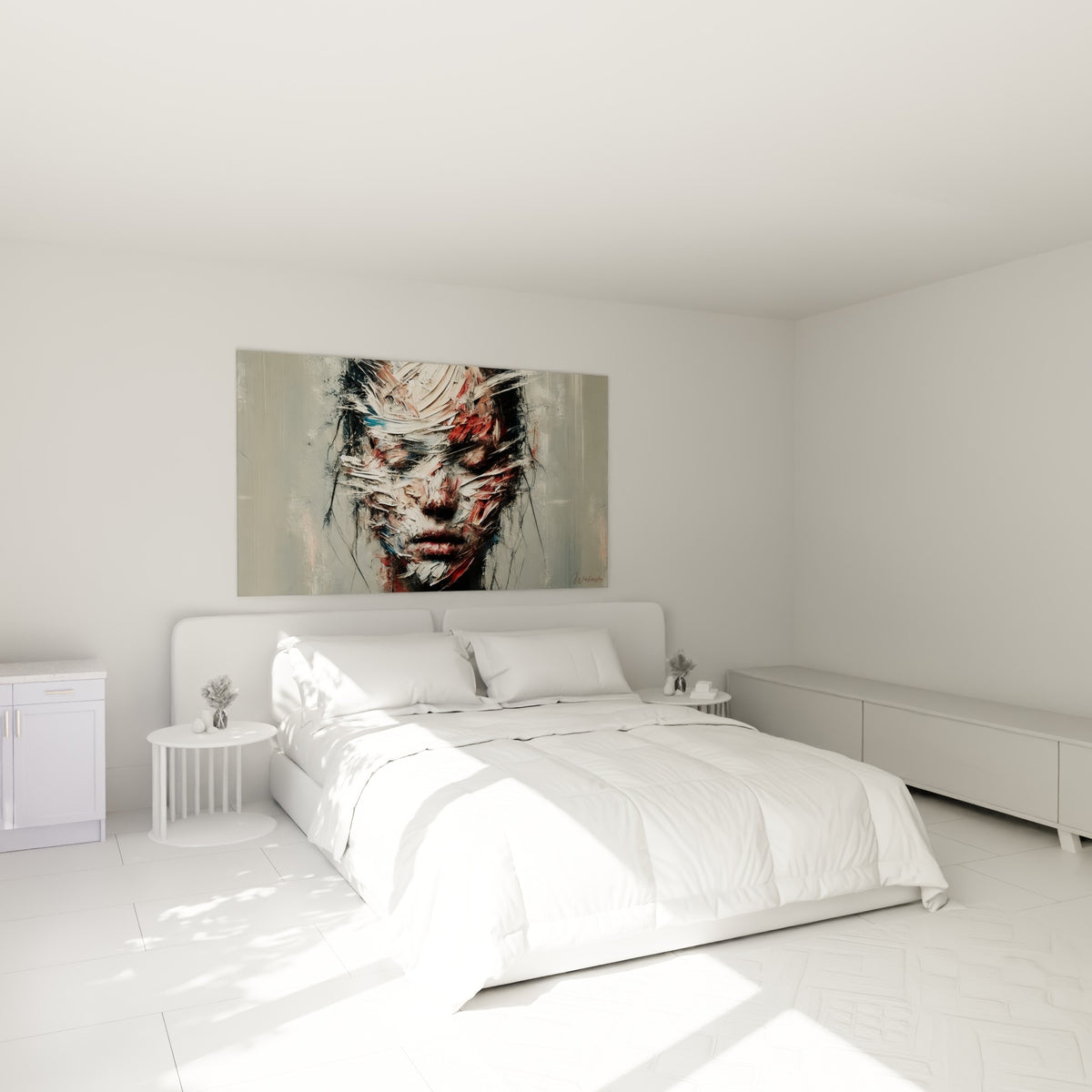 Portrait fragmenté aux teintes blanches et rouges accroché au-dessus d'un lit dans une chambre claire