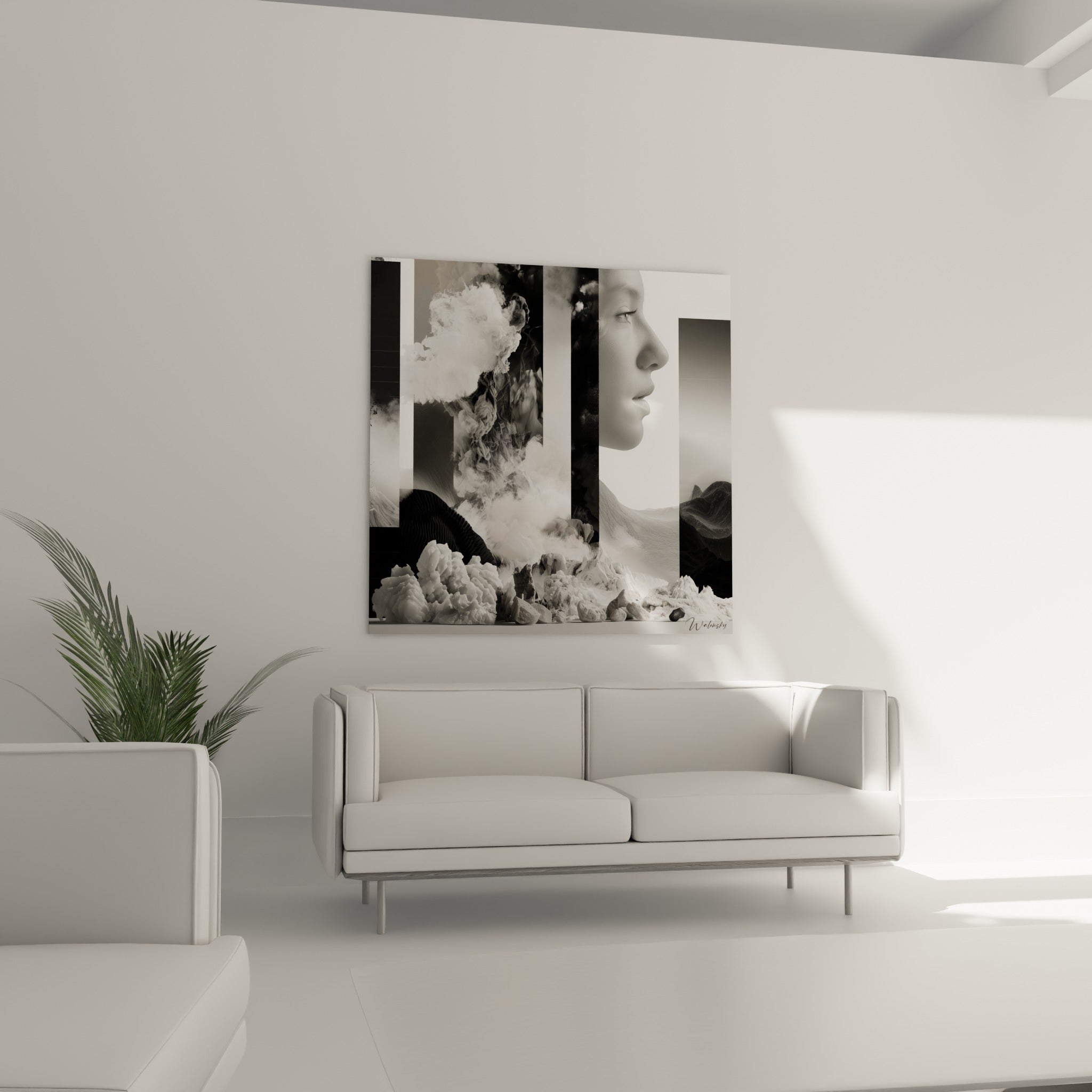 Fragments rocheux et fumée grise du Visage abstrait, au-dessus d'un canapé dans un salon lumineux