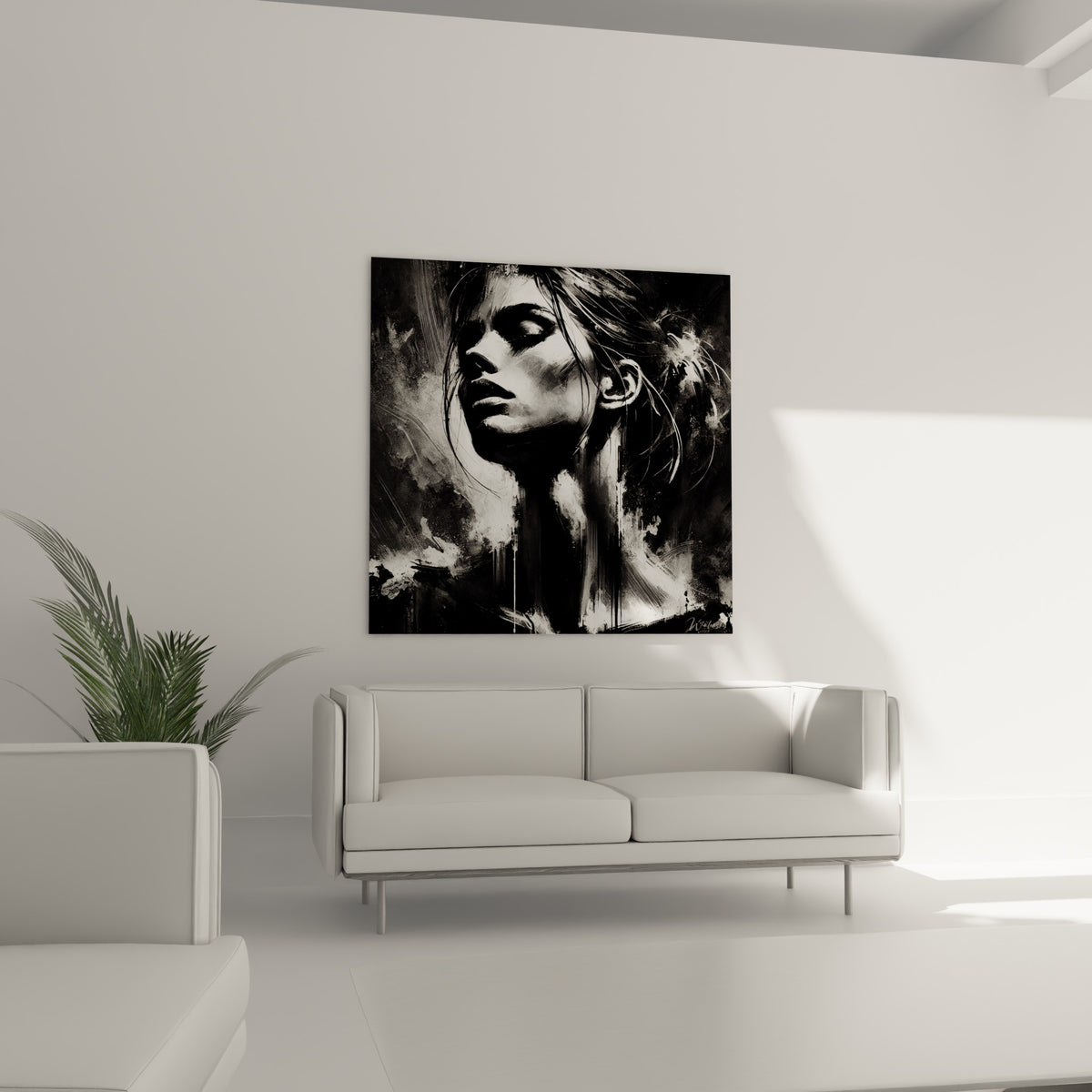 Visage abstrait aux tons charbon et ivoire lumineux, accroché au-dessus d'un canapé dans un salon lumineux
