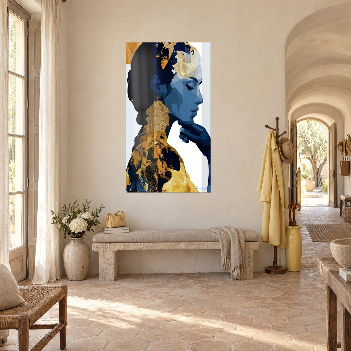 Tableau portrait féminin stylisé, joue bleu acier et chignon marine, feuilles d'or sur la tempe, mas provençal en trois-quarts