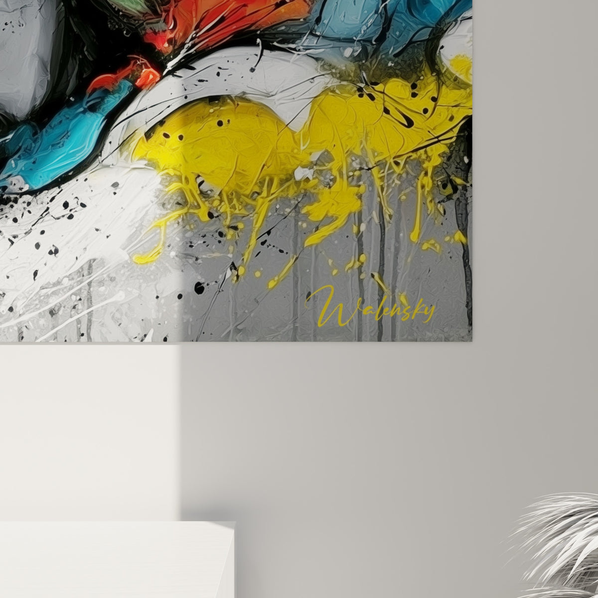 Matière picturale du tableau visage abstrait, coulures roses et jaunes se mêlant aux éclaboussures noires en gros plan