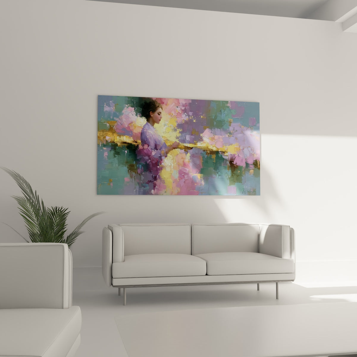 Portrait abstrait rose et vert sauge à la matière épaisse, au-dessus d'un canapé dans un salon lumineux