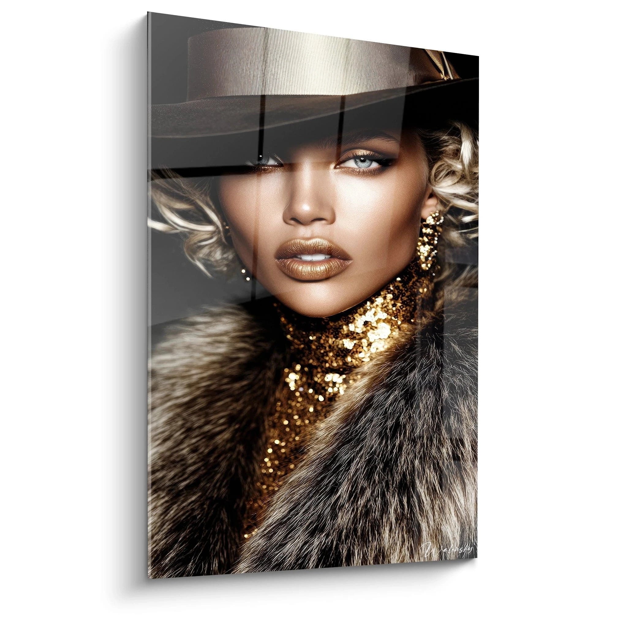 Tableau mural visage mode dorée avec une femme au look glamour et élégant en fond brillant