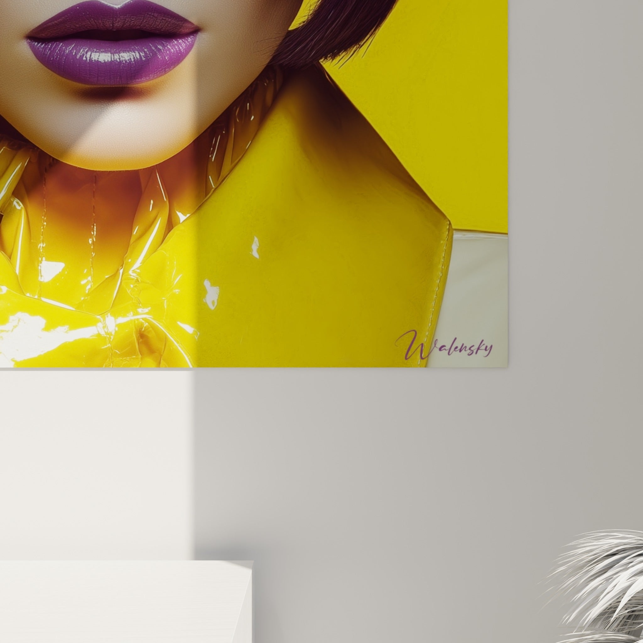 Empâtements colorés jaune et violet visibles de près, reflets ambrés sur la matière imprimée de la toile