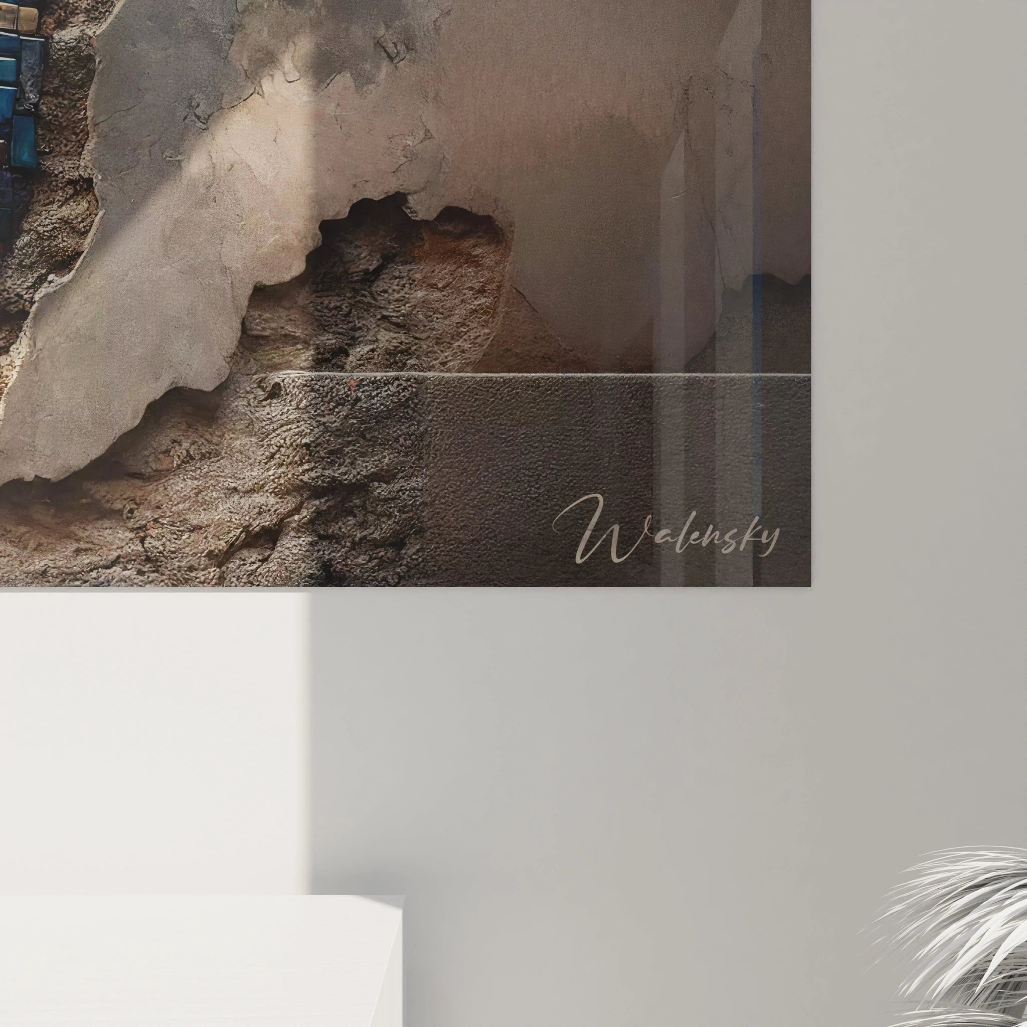 De pres, le tableau Mosaique revele chaque detail de ses fragments colores. Une harmonie vibrante entre les teintes bleu, rouge et bronze, symbolisant la resilience humaine.