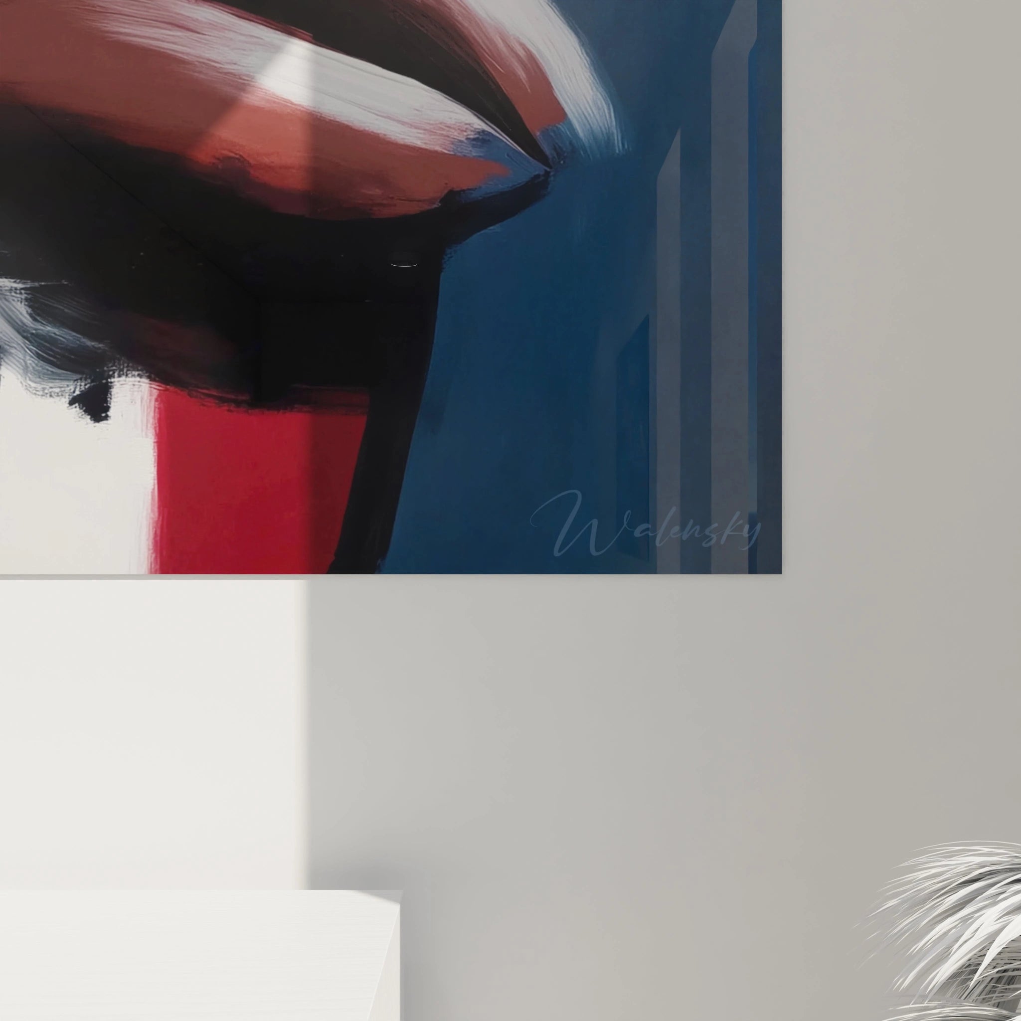 Tableau mural masque africain moderne de Walensky avec des motifs dorés et détaillés.