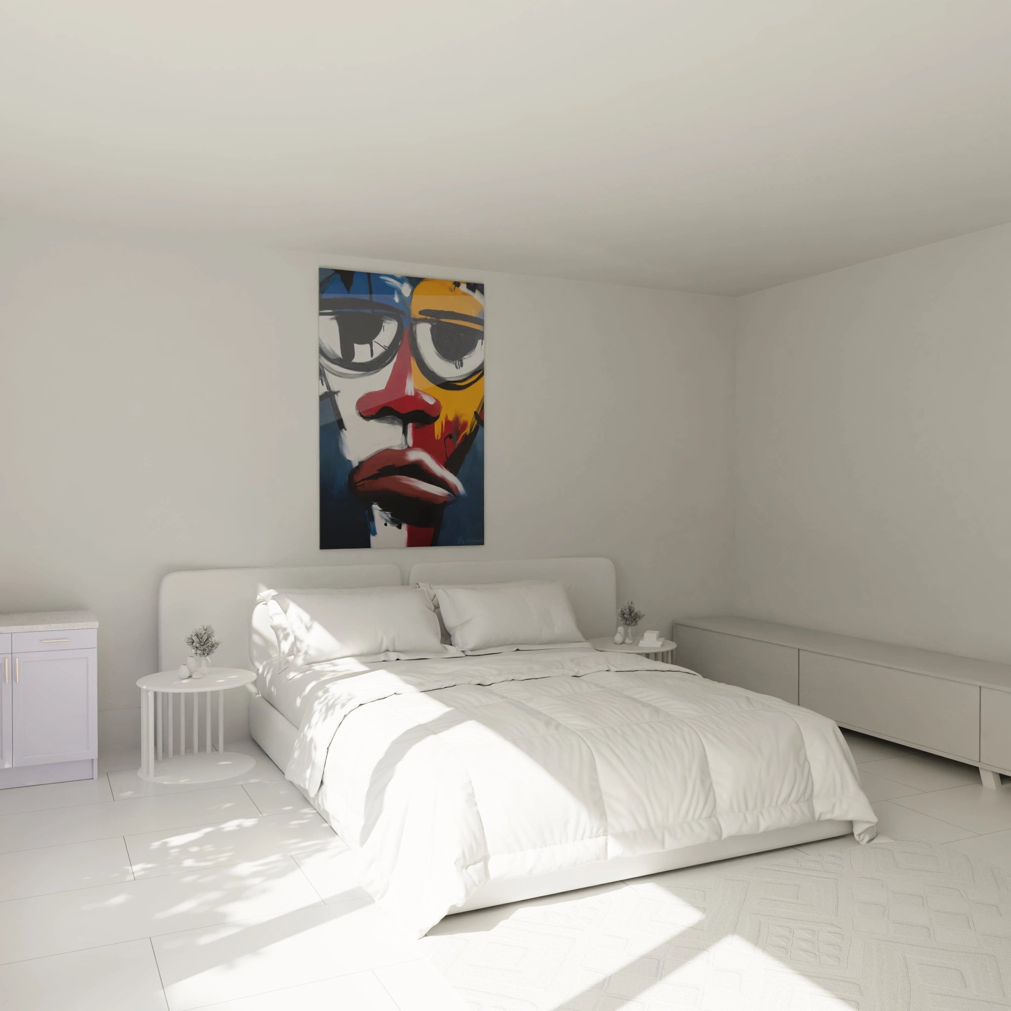 Tableau mural moderne représentant un masque africain dans une chambre minimaliste avec lit blanc