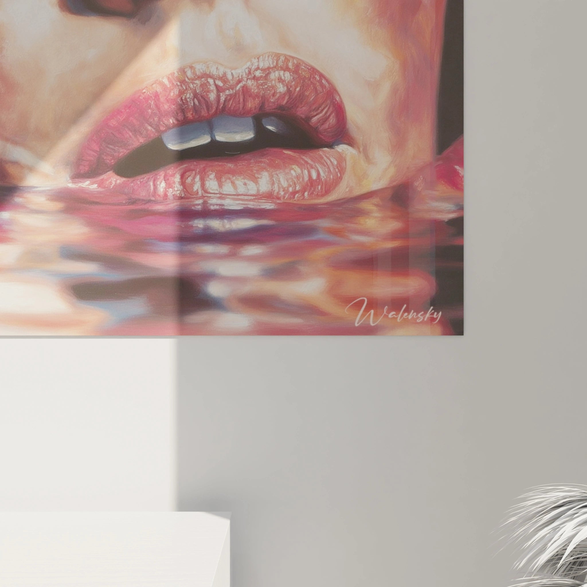 tableau hyperréalisme visage Walensky gros plan lèvres partiellement immergées reflet eau couleurs chaudes décoration murale