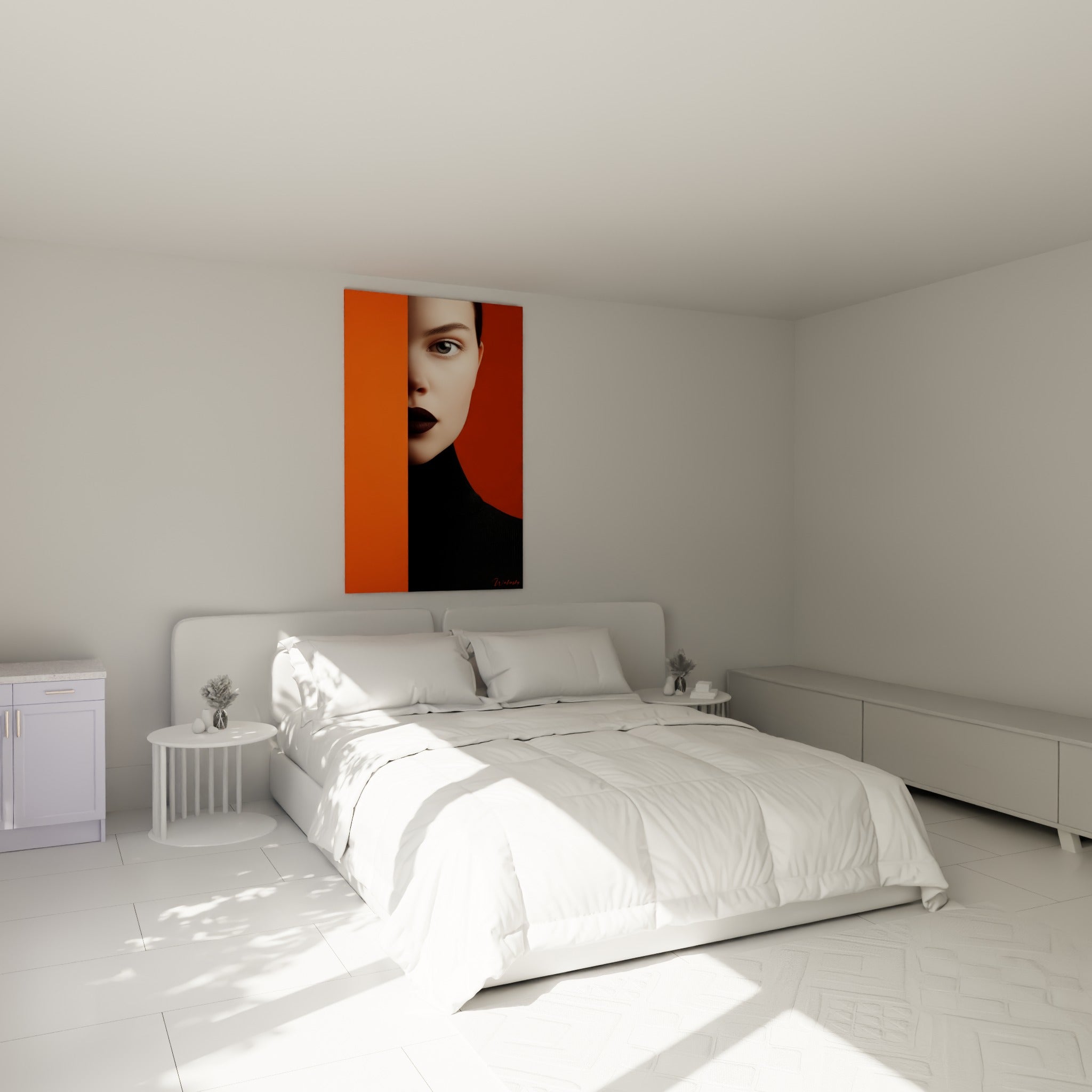 Portrait mi-orange mi-noir aux lèvres foncées, accroché au-dessus d'un lit dans une chambre claire