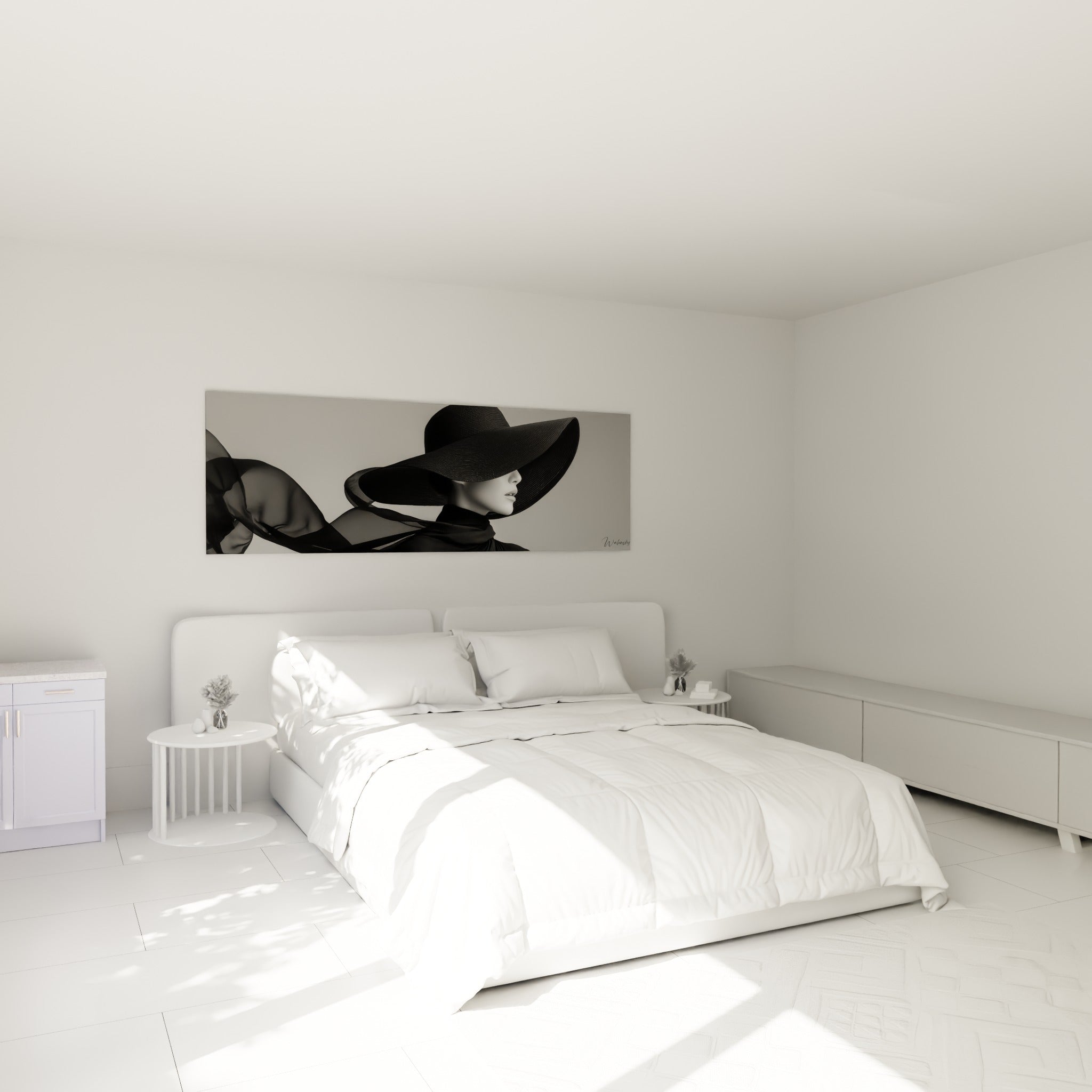 Silhouette voilée en noir et blanc, chapeau large et écharpe en mouvement, au-dessus d'un lit dans une chambre claire