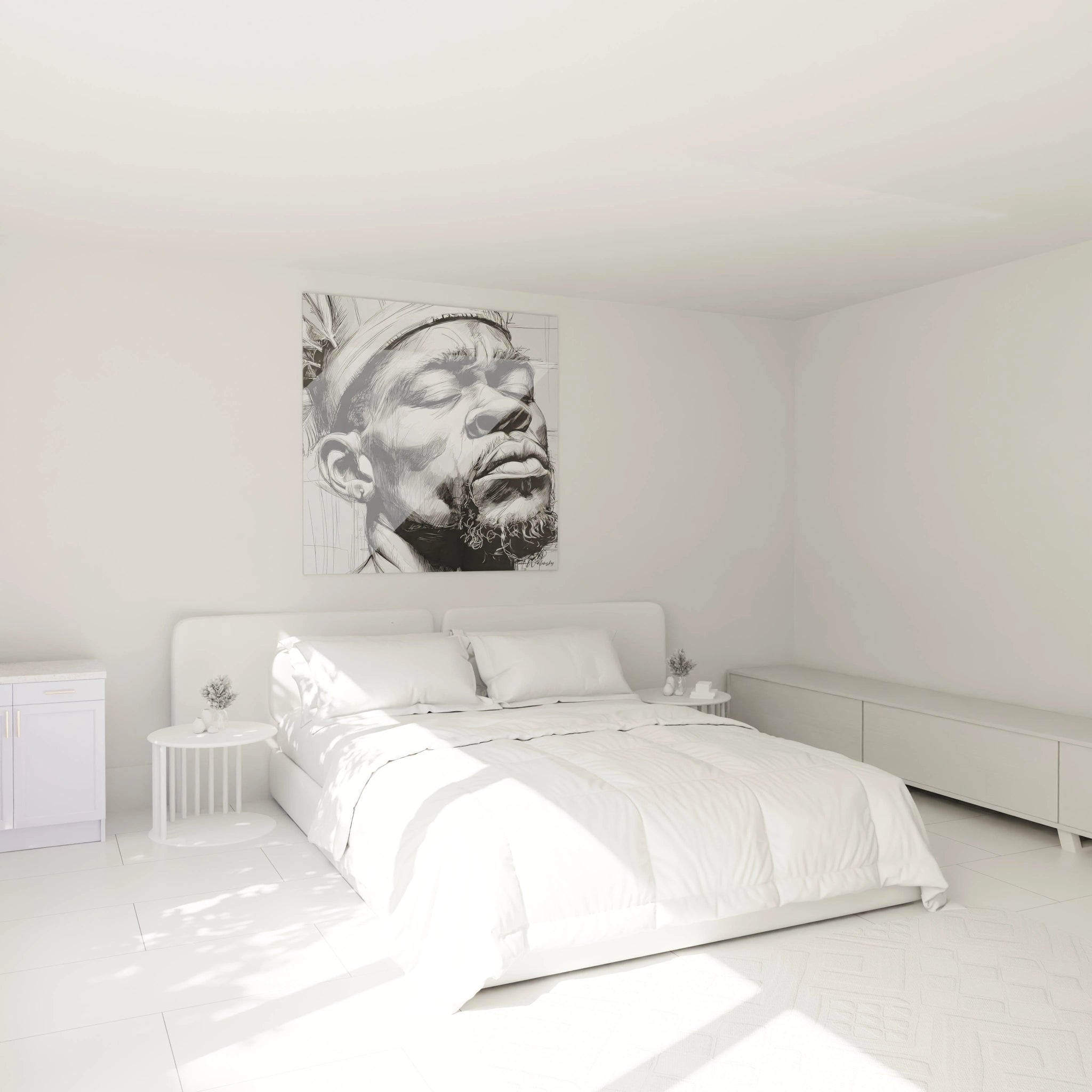 Tableau visage africain accroché au mur au-dessus d'un lit dans une chambre moderne et lumineuse