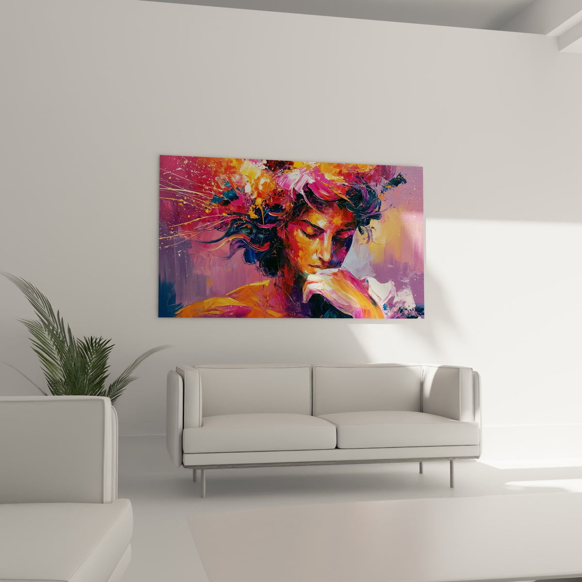 Silhouette pensive en camaïeu orange et fuchsia au-dessus d'un canapé dans un salon lumineux