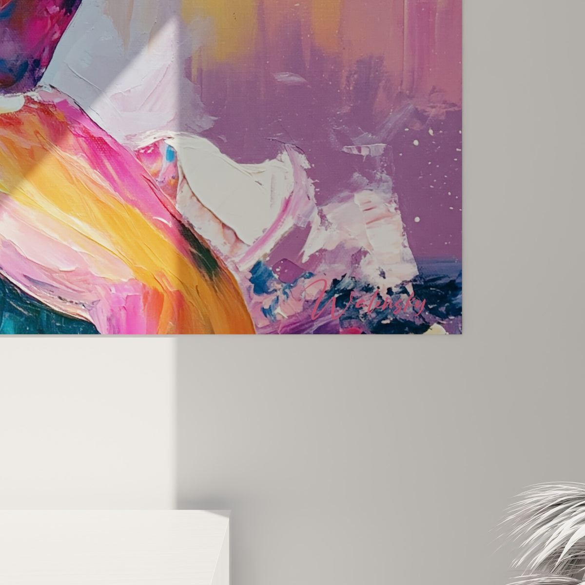 Empâtements dorés et coulures violettes visibles en gros plan sur la toile du visage songeur
