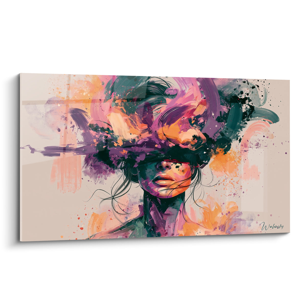 Visage féminin dissous en traînées violettes et orangées sur fond beige, style pictural expressif