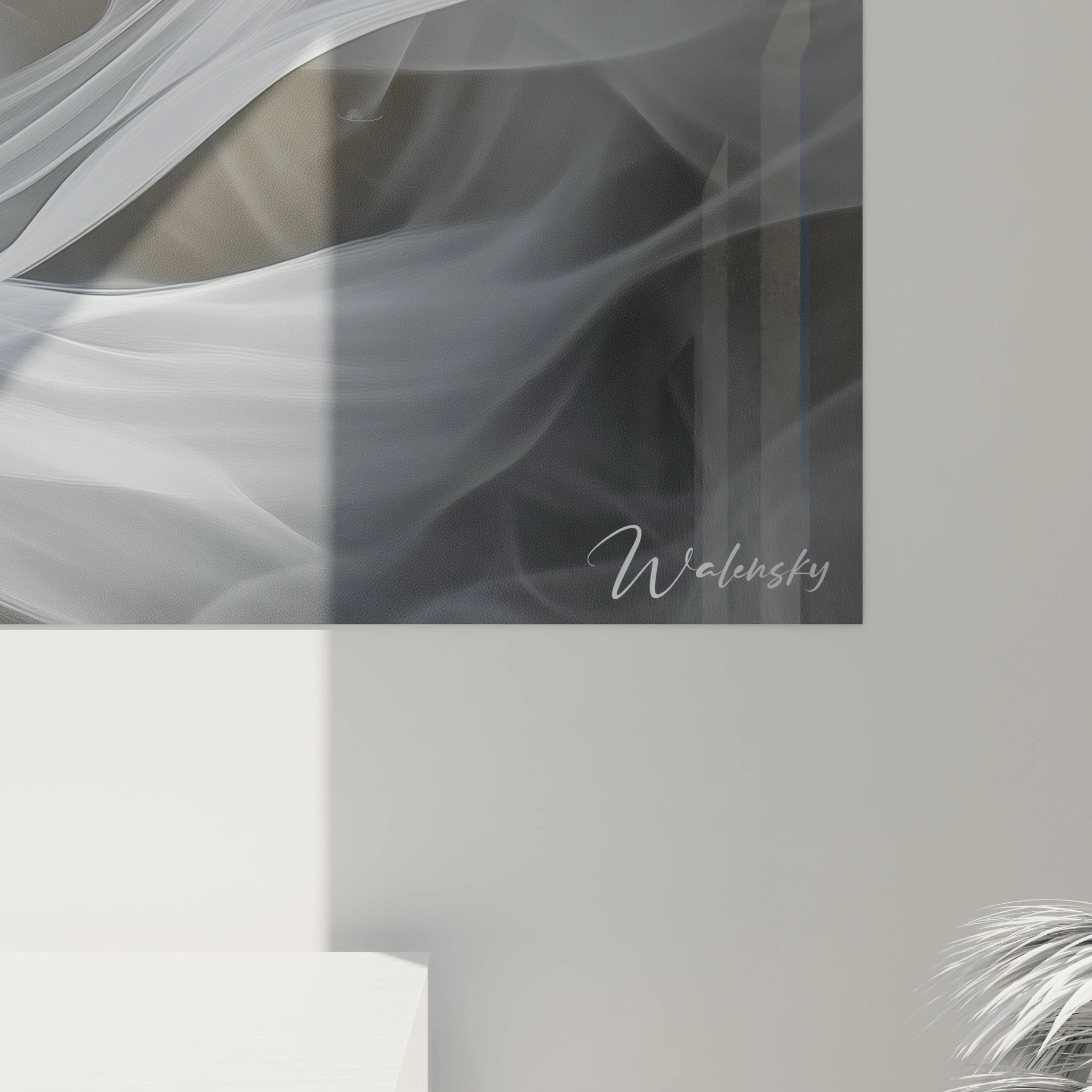 Dans ce tableau texturé abstrait, les formes aux textures subtiles se fondent dans des tons de gris et blanc, générant une composition douce et fluide, presque éthérée, pleine de mouvement.