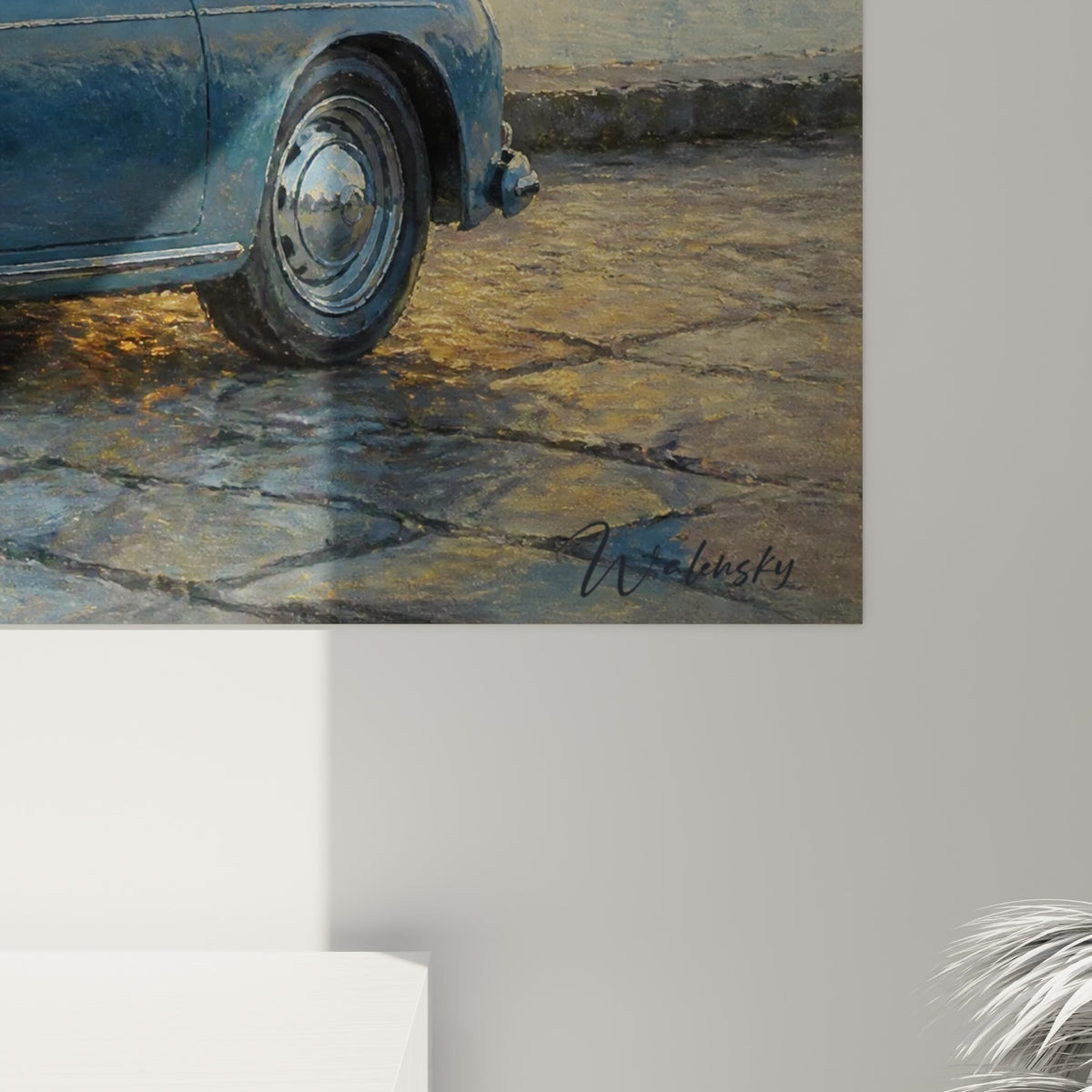 Empâtements et coulures dorées sur la toile, où le bleu marine de la voiture se mêle aux tons ocre du ciel
