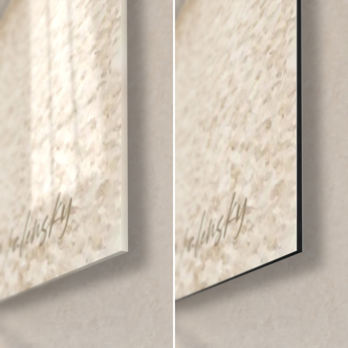 Tableau automobile crème et sable, coin bas droit en verre brillant aux reflets et Dibond noir mat, signature Walensky, tranche de 3 mm