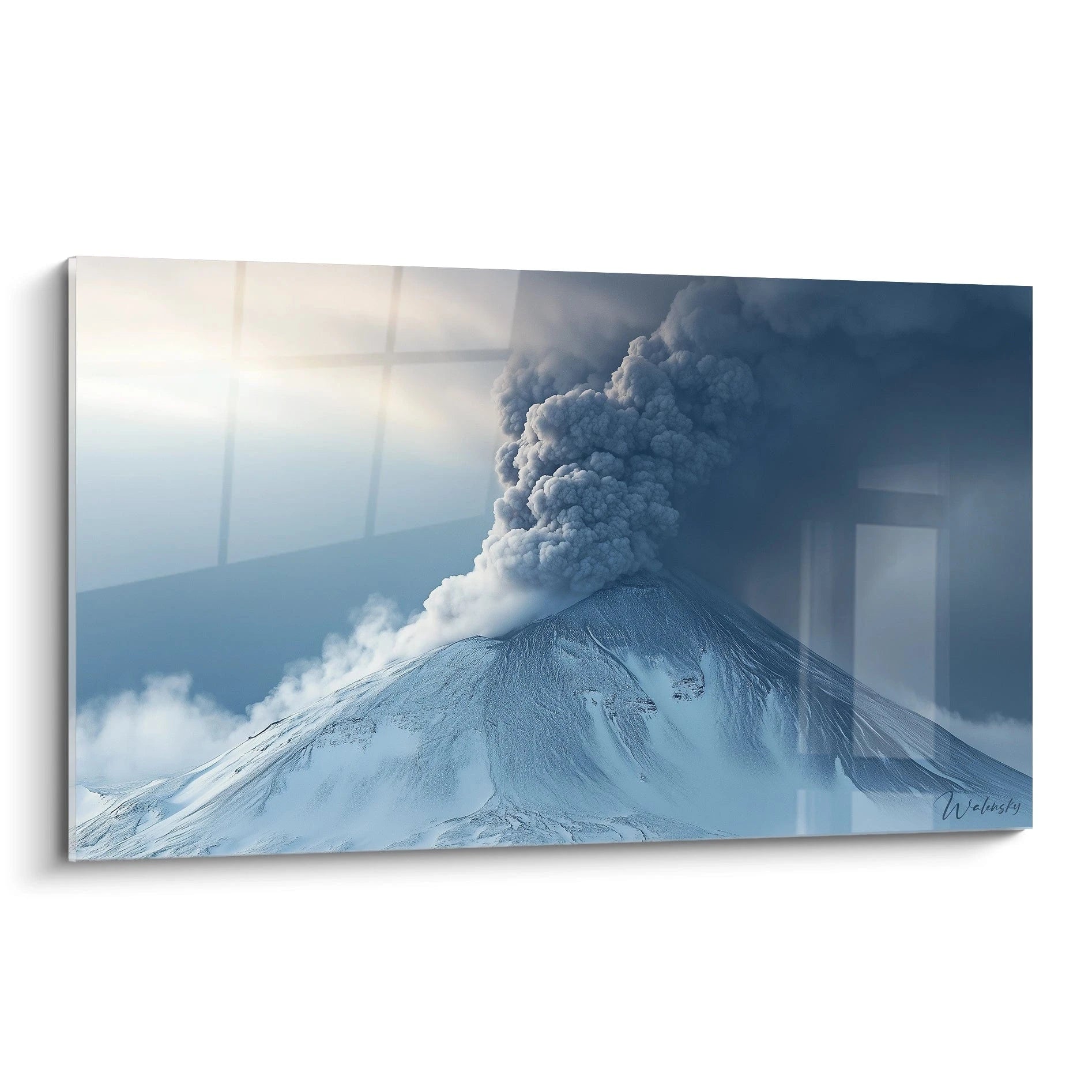 Un tableau paysage reprĂ©sentant un volcan en Ă©ruption, avec une Ă©paisse fumĂ©e sombre sâĂ©levant dans le ciel, des teintes dominantes de bleu, gris et blanc, et des textures de roche et de nuages.