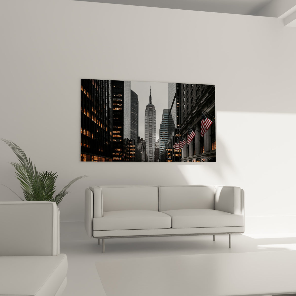 Avenue urbaine anthracite bordée de drapeaux américains rouges, présentée au-dessus d'un canapé dans un salon lumineux