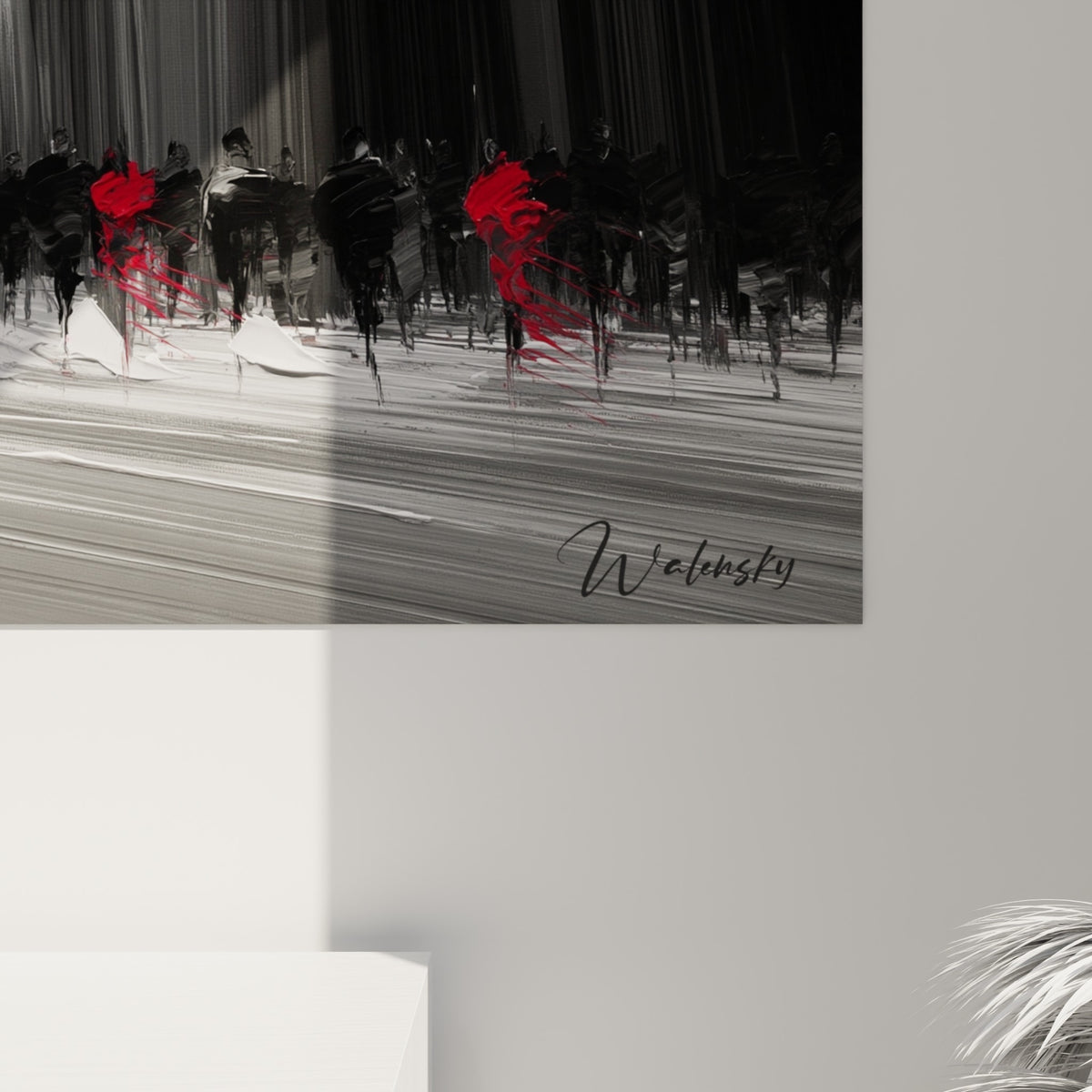 Empâtements gris et rouges se mêlent en traînées verticales, révélant la matière picturale de la toile accrochée