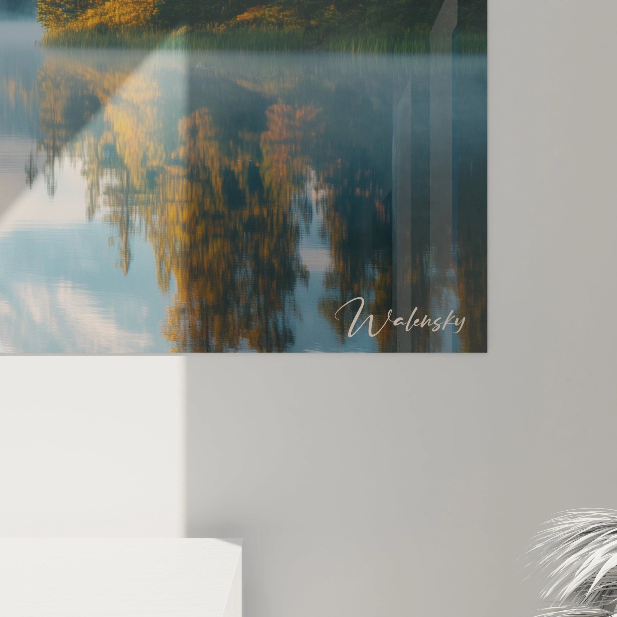 Un tableau montagne illustrant un panorama naturel serein avec un orignal majestueux immergé dans un lac aux reflets miroir, entouré de brume éthérée, sous des pics montagneux imposants et un ciel aux nuances bleutées baignés par la lumière dorée du matin.