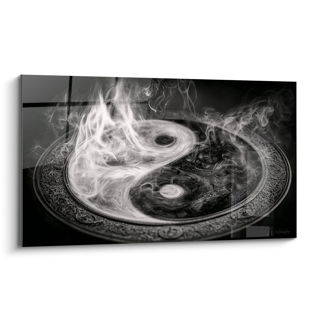 Yin Yang en fumée blanche et noire enlacée sur médaillon gravé anthracite ciselé