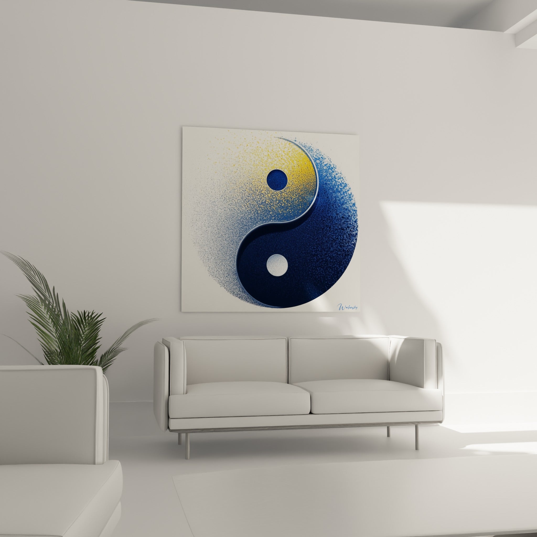 Cercle Yin Yang doré et anthracite au-dessus d'un canapé dans un salon lumineux