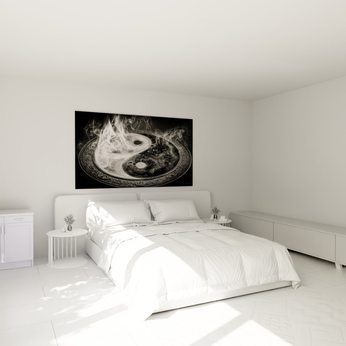 Volutes Yin Yang blanches et noires au-dessus d'un lit dans une chambre claire