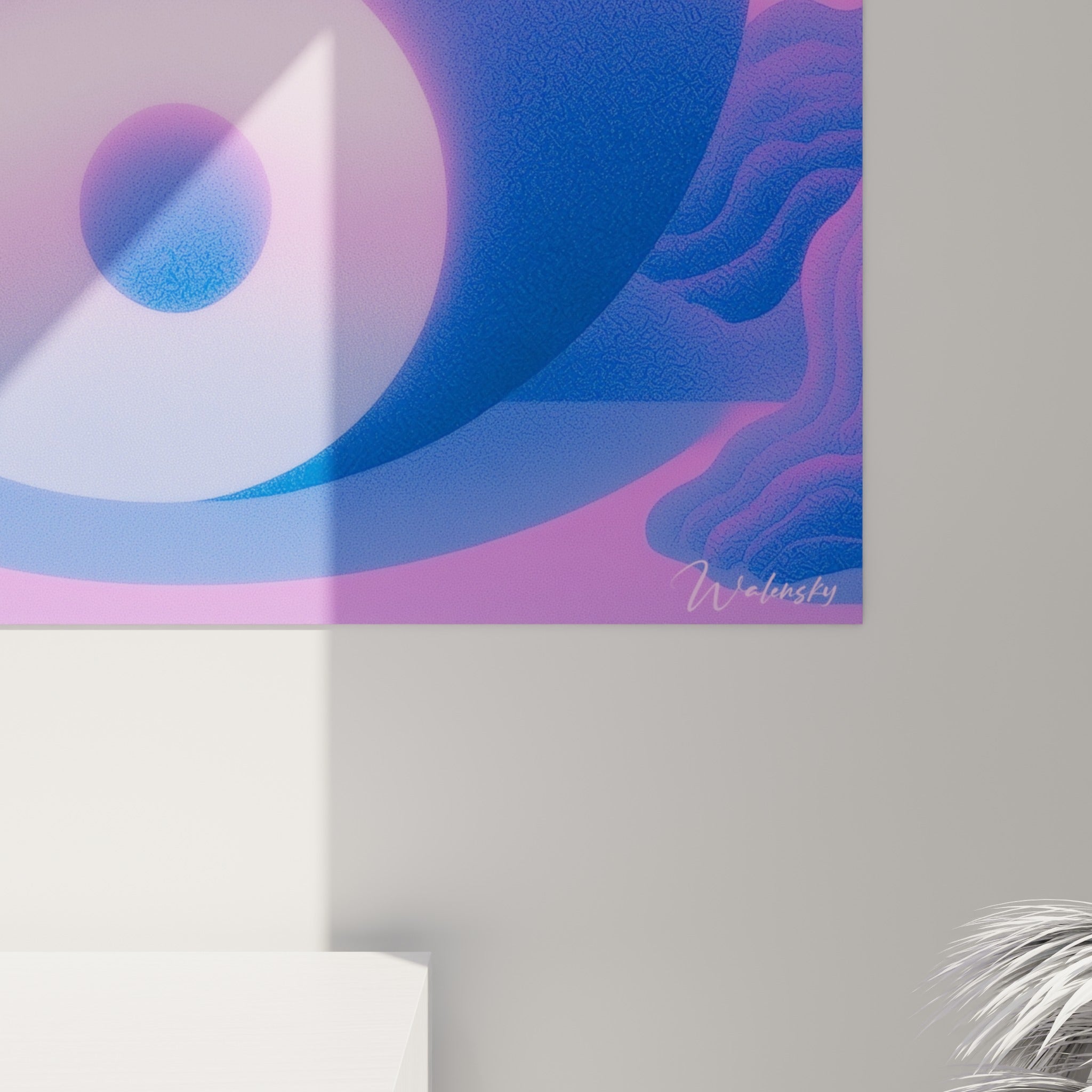 Détails du dégradé rose fuchsia et bleu nuit du Yin Yang révélant le grain texturé de l'impression