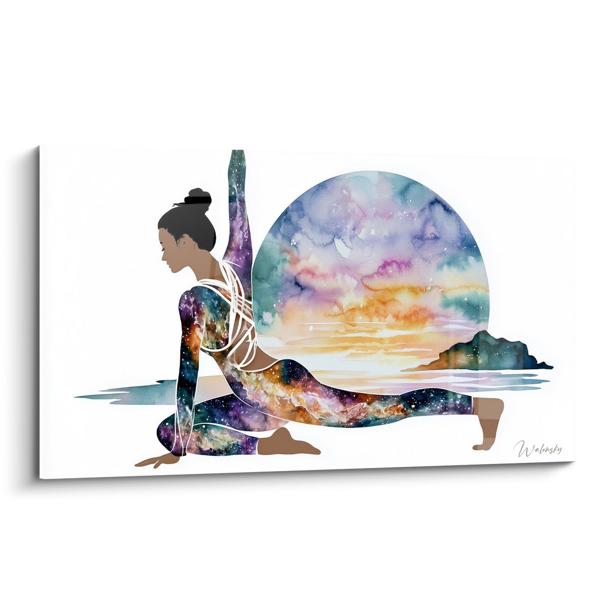 Silhouette yoga violette et orangée en posture fluide, ciel aquarelle en arrière-plan étoilé